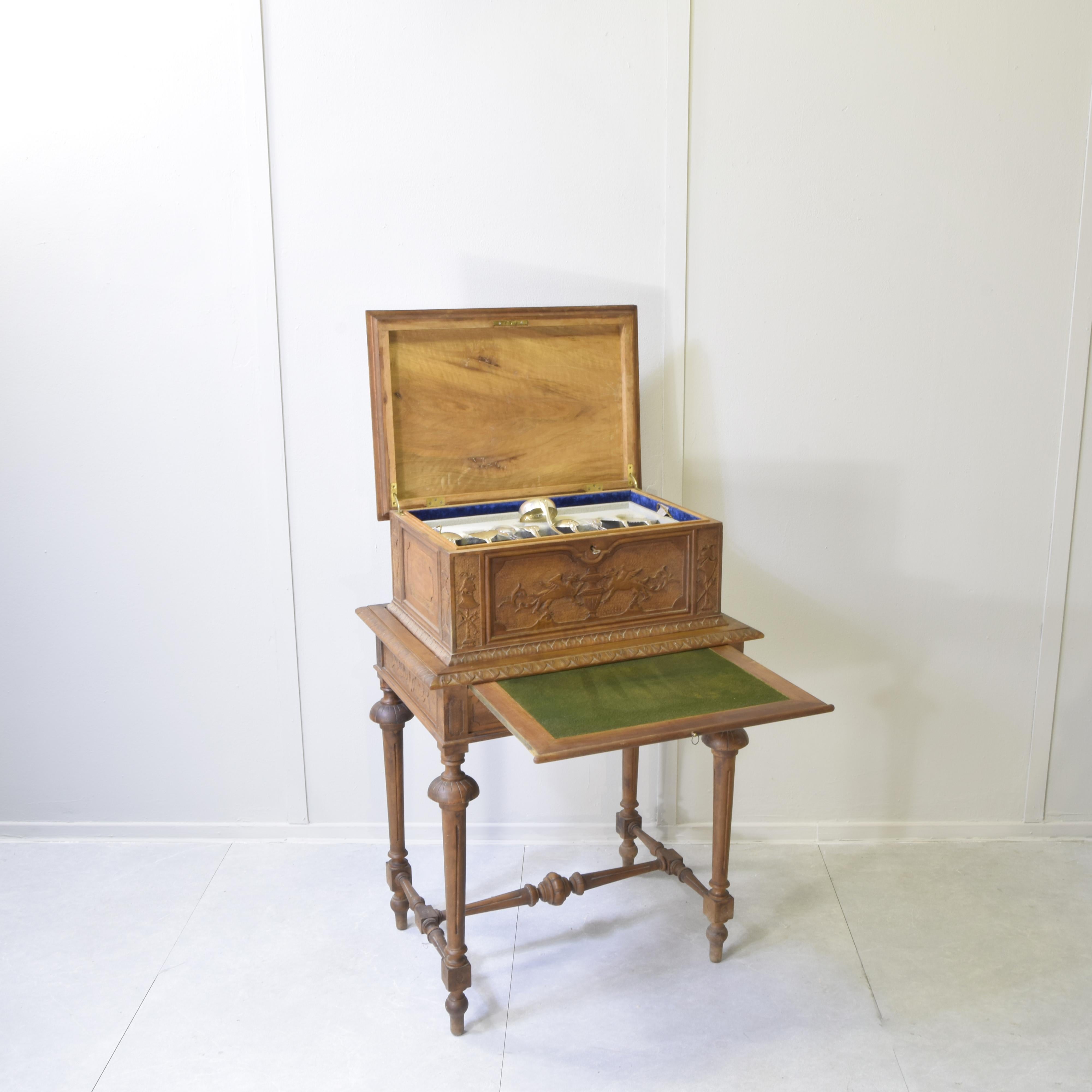 Bois Silver cutlery set with carved wooden box (silversmith A.Cesa S.C., early 20th c