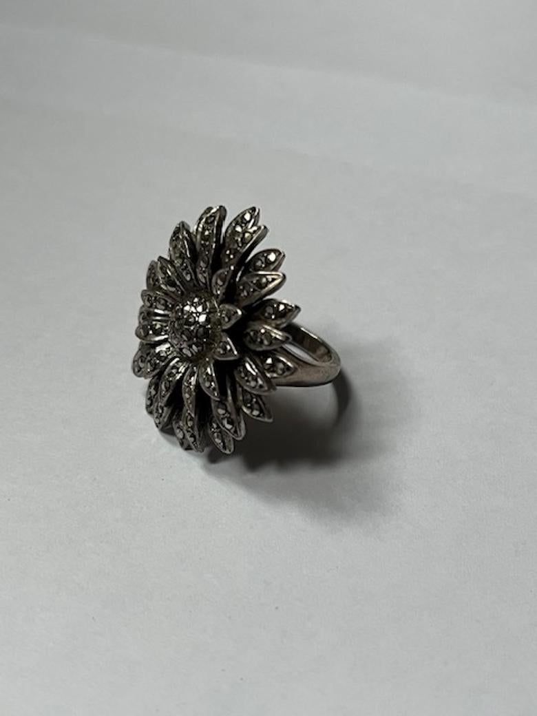 Anello in argento con margherita e strass in vendita 1