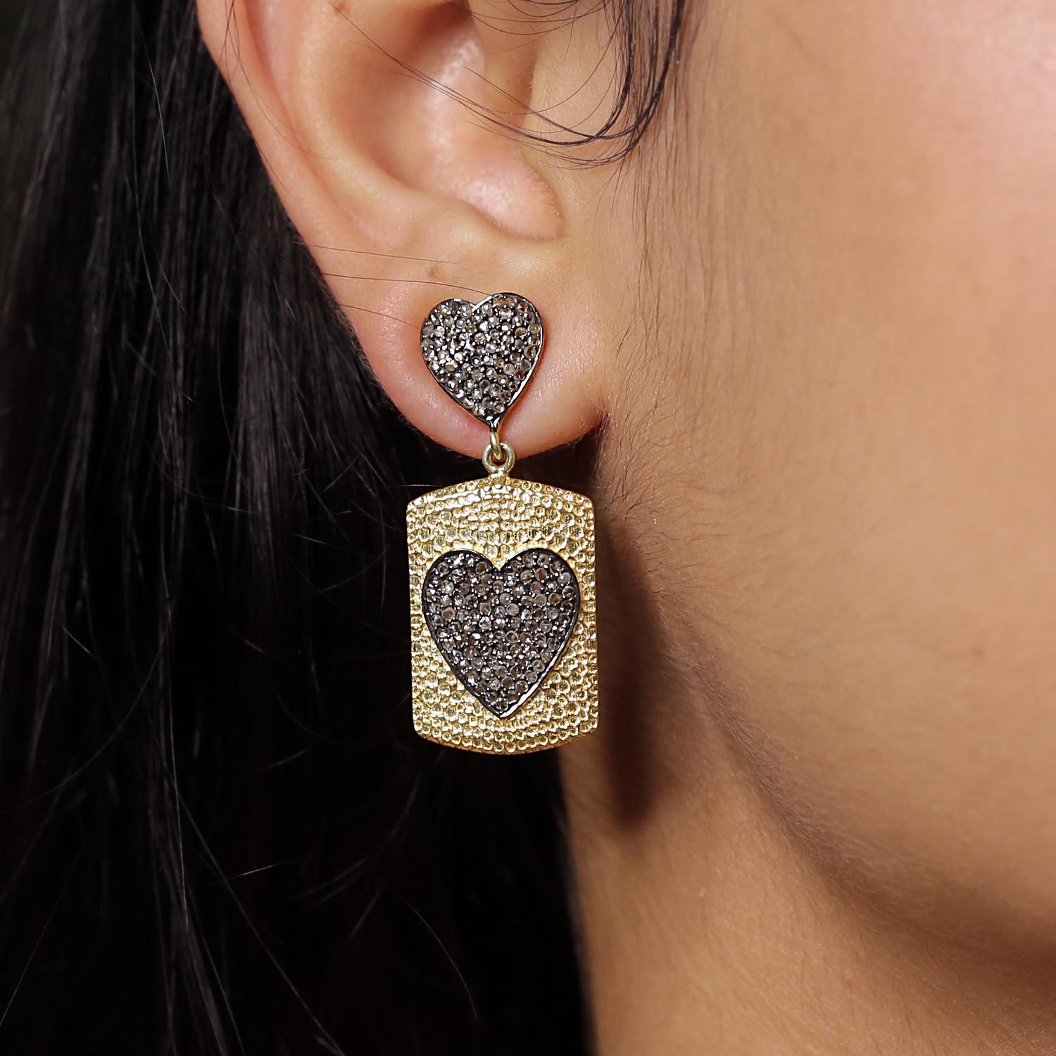 925 Sterling Silber Diamant-Ohrring
Bruttogewicht: 12.320
Goldgewicht: 0,290 Karat.
Silber Gewicht: 11.612 g
Gewicht des Diamanten: 2.09
Abmessungen: Größe - 40x16 mm
