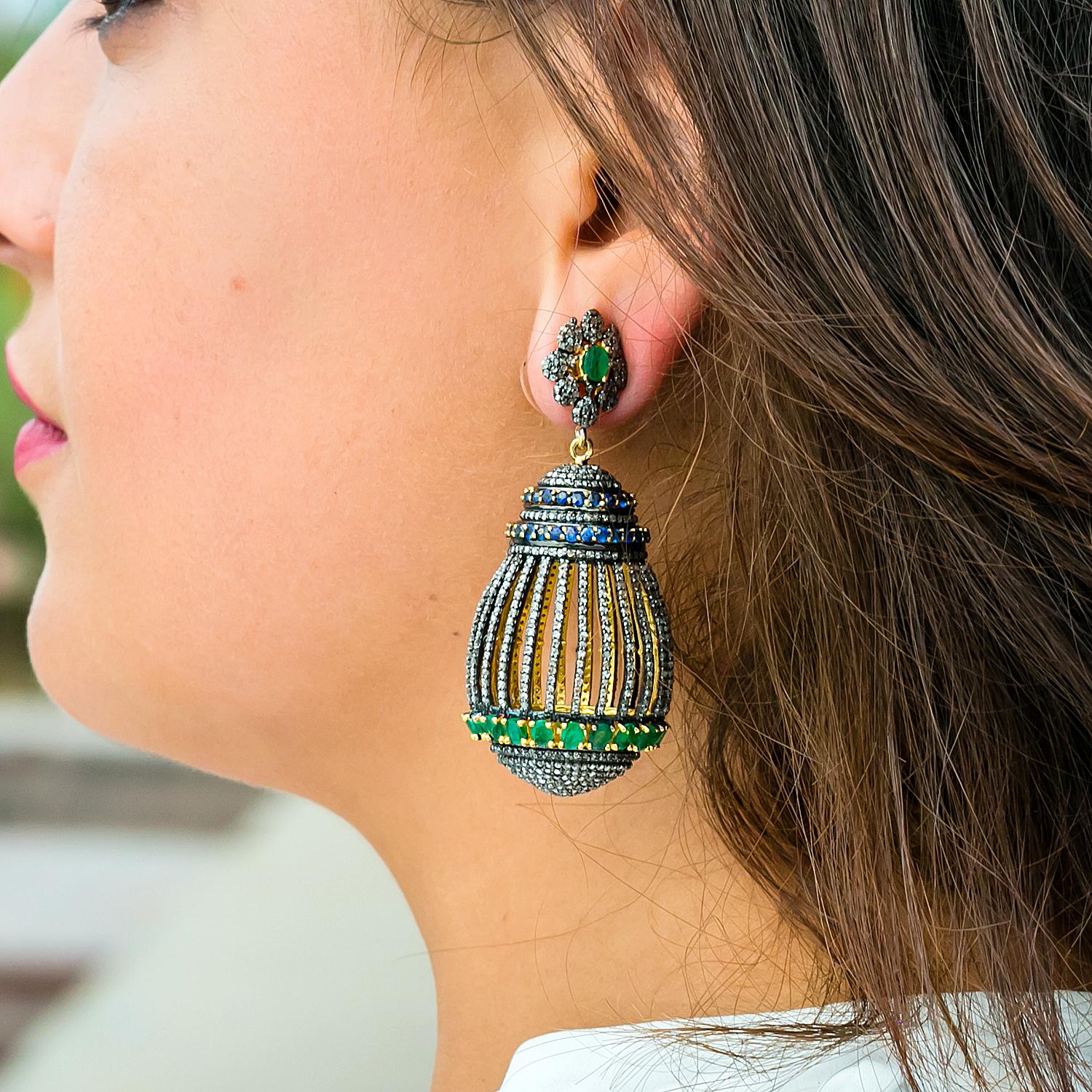 925 Sterling Silver Diamond Emerald Sapphire Earring
Gross Weight: 47.870
Gold Weight: 0.280 Carats
Silver Weight: 42.940 gms
Diamond Weight: 10.80
Sapphire Weight: 4.75
Emerald Weight: 7.70
Dimension: 65x27 mm
