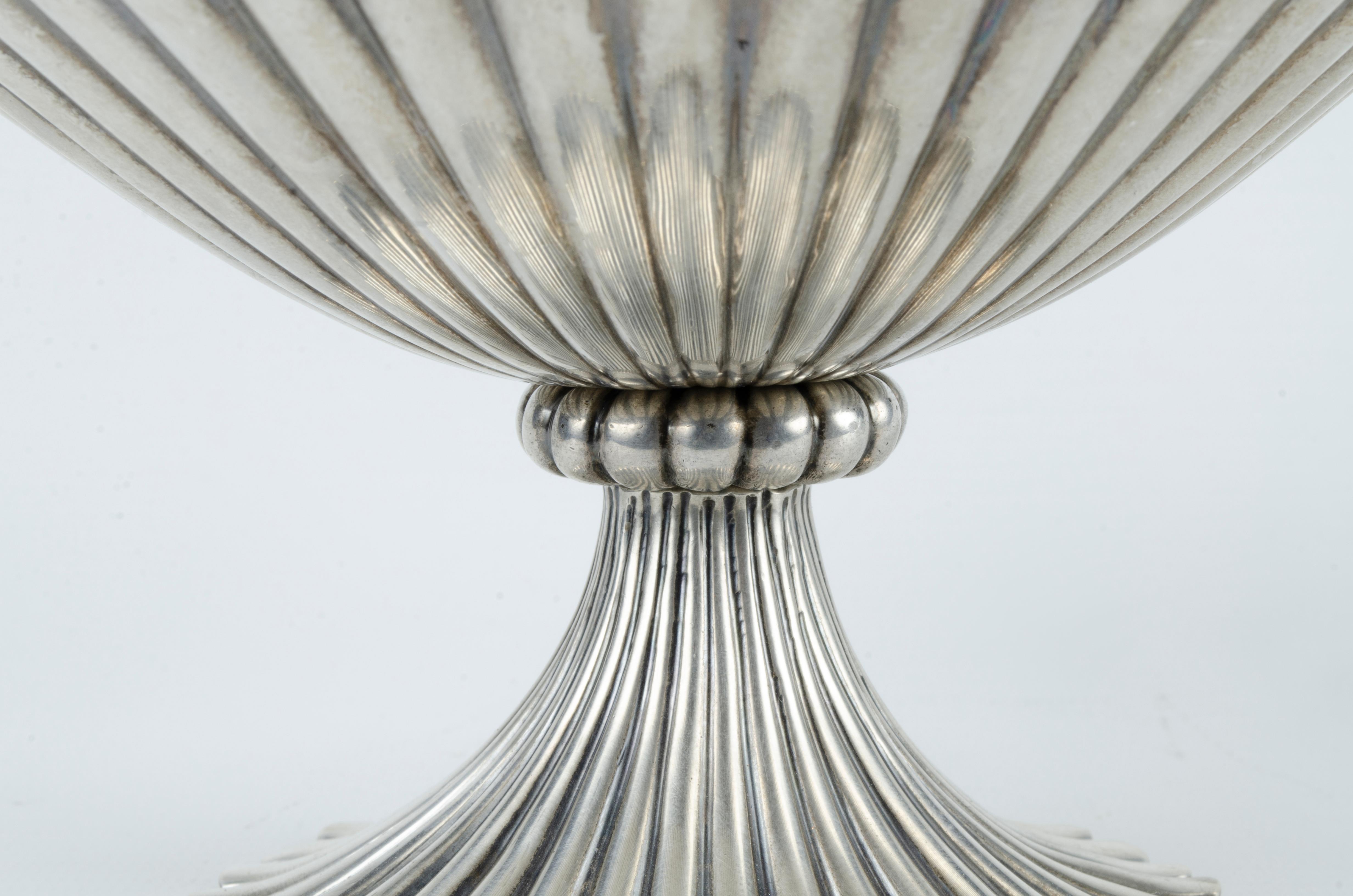 A silver bowls hand carved, made of silver and hallmarked on the lower bottom.

In style of Wiener Werkstätte, Vienna Wokshop, designed by Josef Hoffmann

Austria, circa 1920.