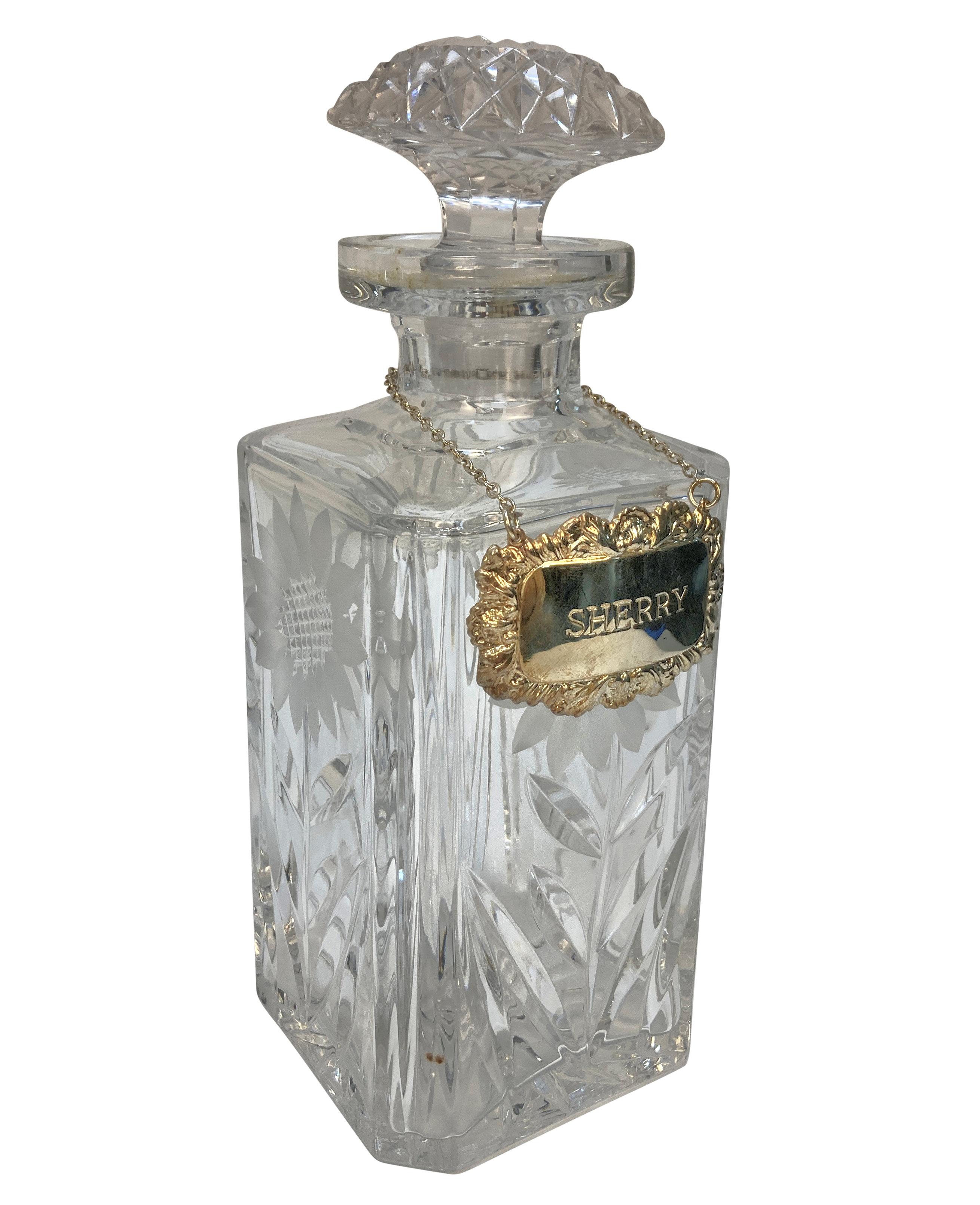 Plateau à boissons en argent avec six carafes en verre taillé en vente 1
