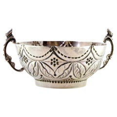 Antique Silver drum with engraved floral motifs and openwork handles with dragon heads