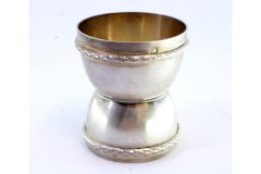 Silver egg holder with two dimensions and double frieze on the edge