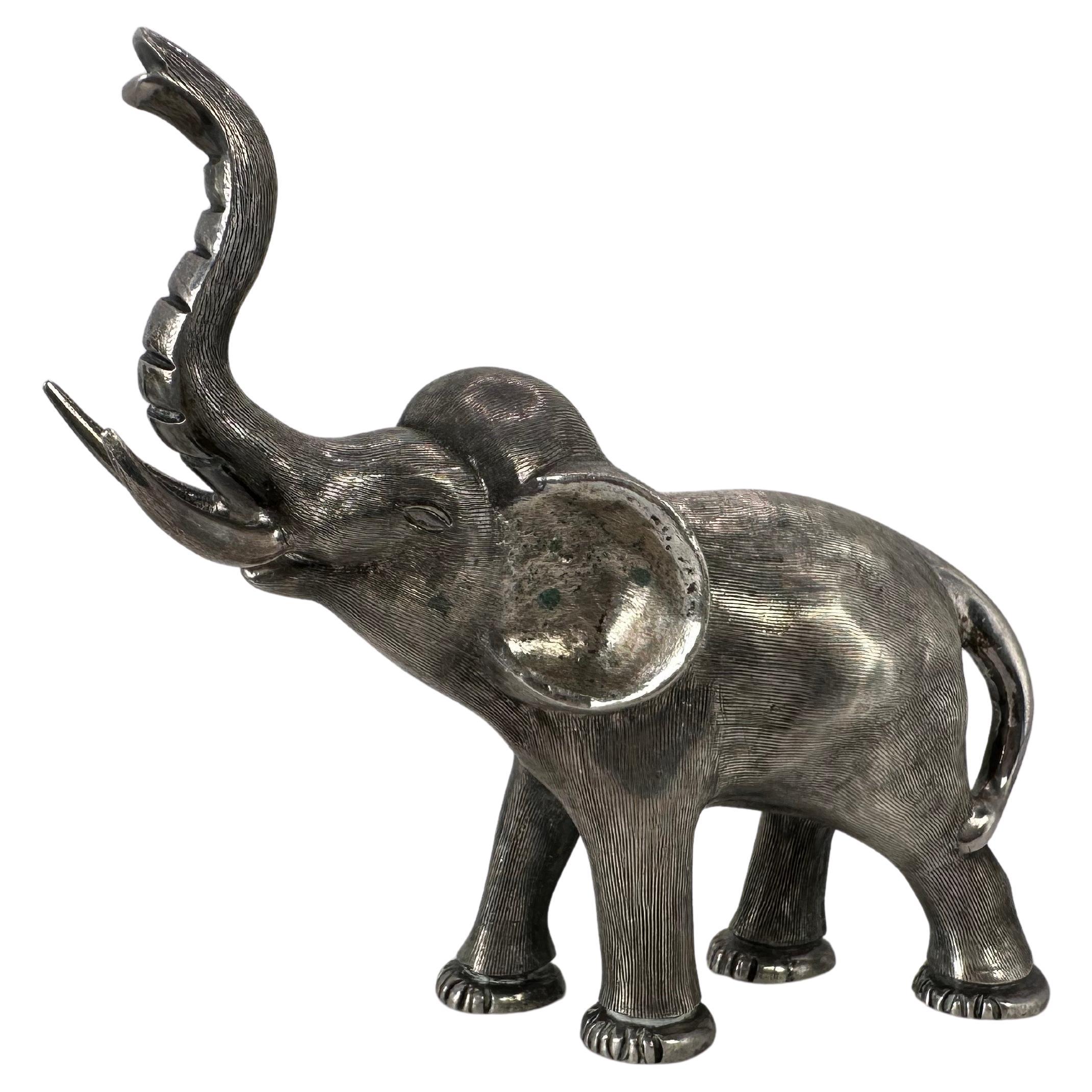 Statua d'argento di elefante animale in argento massiccio