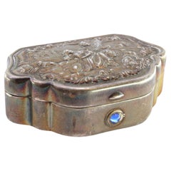 Pillenschachtel mit Silberprägung, die einen Troubadour in einer idyllischen ländlichen Szene zeigt