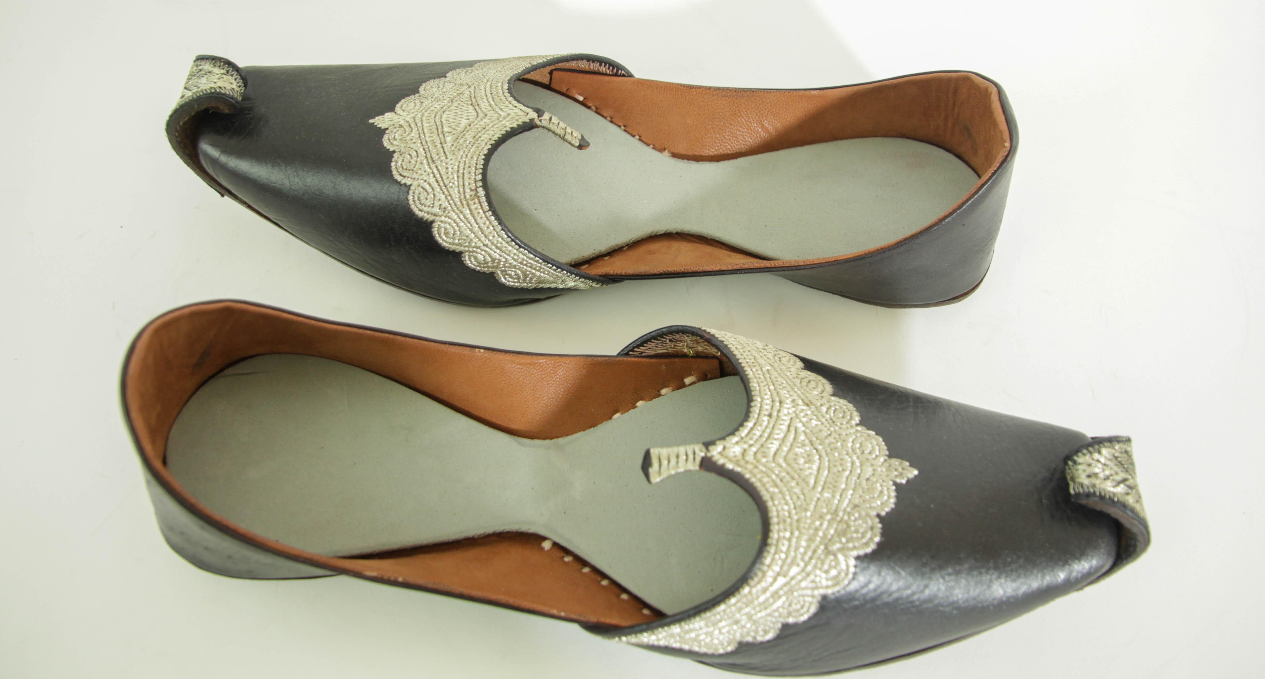 Brown Silver Embroidered Black Leather Shoes Mughal Raj Slippers Style For Sale