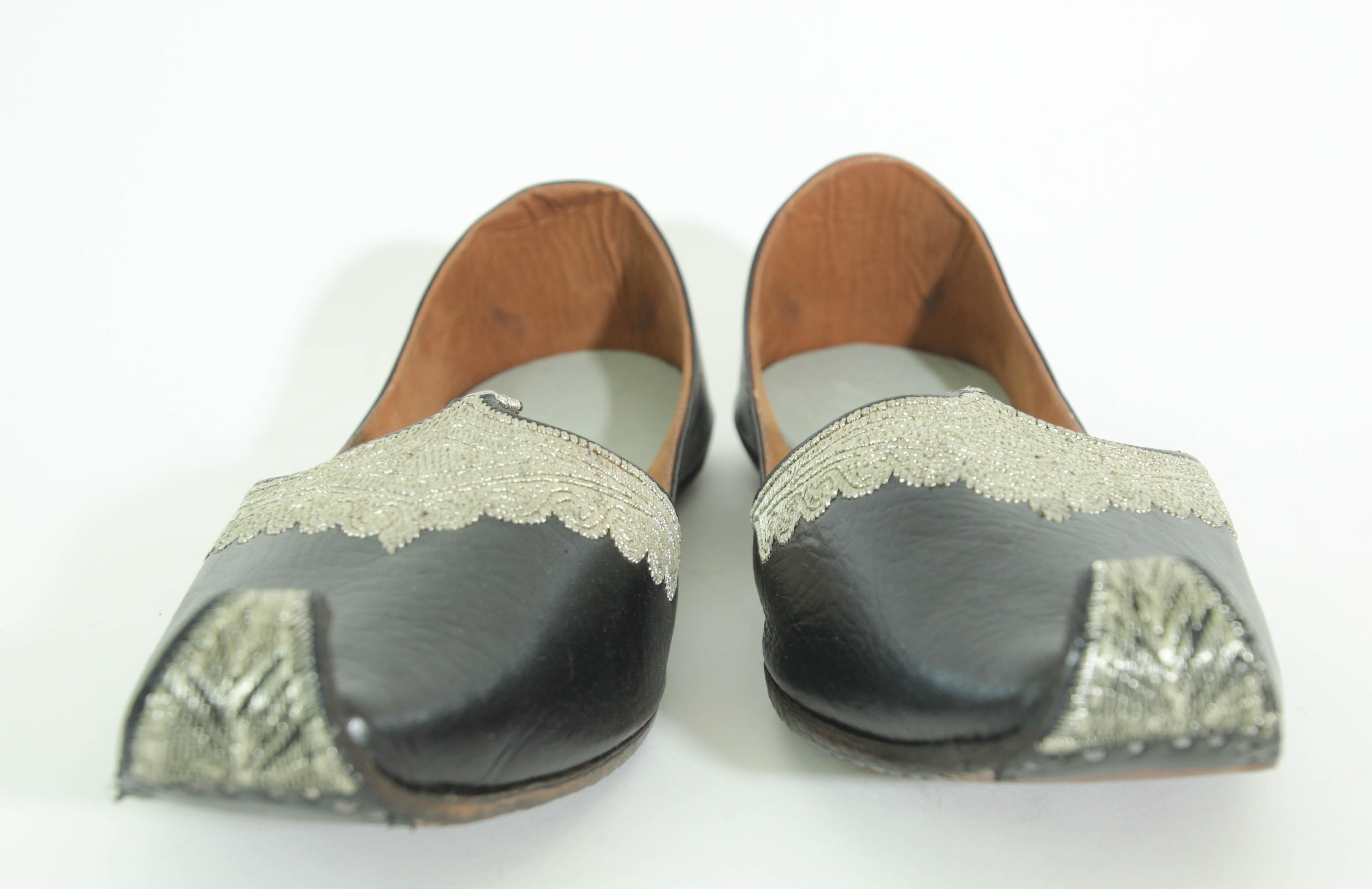 Silver Embroidered Black Leather Shoes Mughal Raj Slippers Style For Sale 1