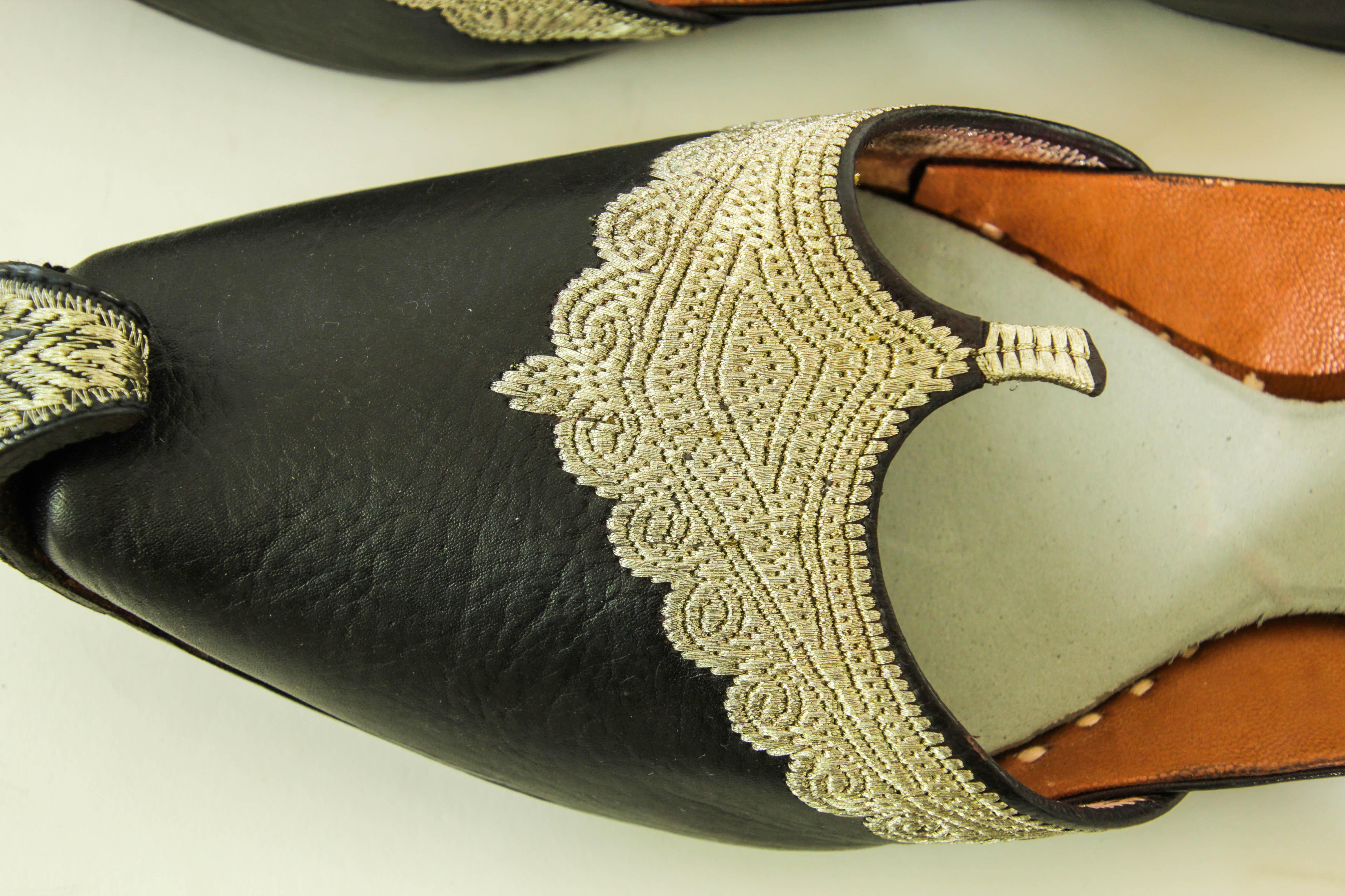 Silver Embroidered Black Leather Shoes Mughal Raj Slippers Style For Sale 4