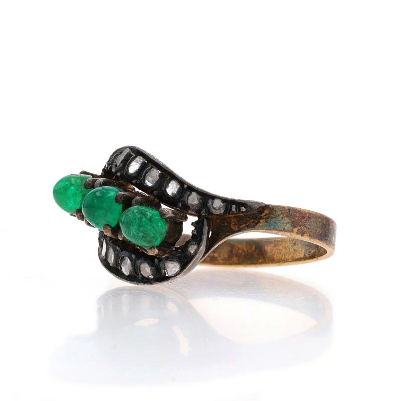 Anillo Georgiano de Esmeralda y Diamantes de Plata - 14k Cab Antiguo de Tres Piedras Sz 7 en Bueno estado para la venta en Greensboro, NC