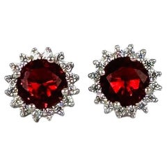 Silver Entourage Earrings with Round Ruby
20 White Sapphires Silver Entourage Earrings with Round Ruby
20 White Sapphires