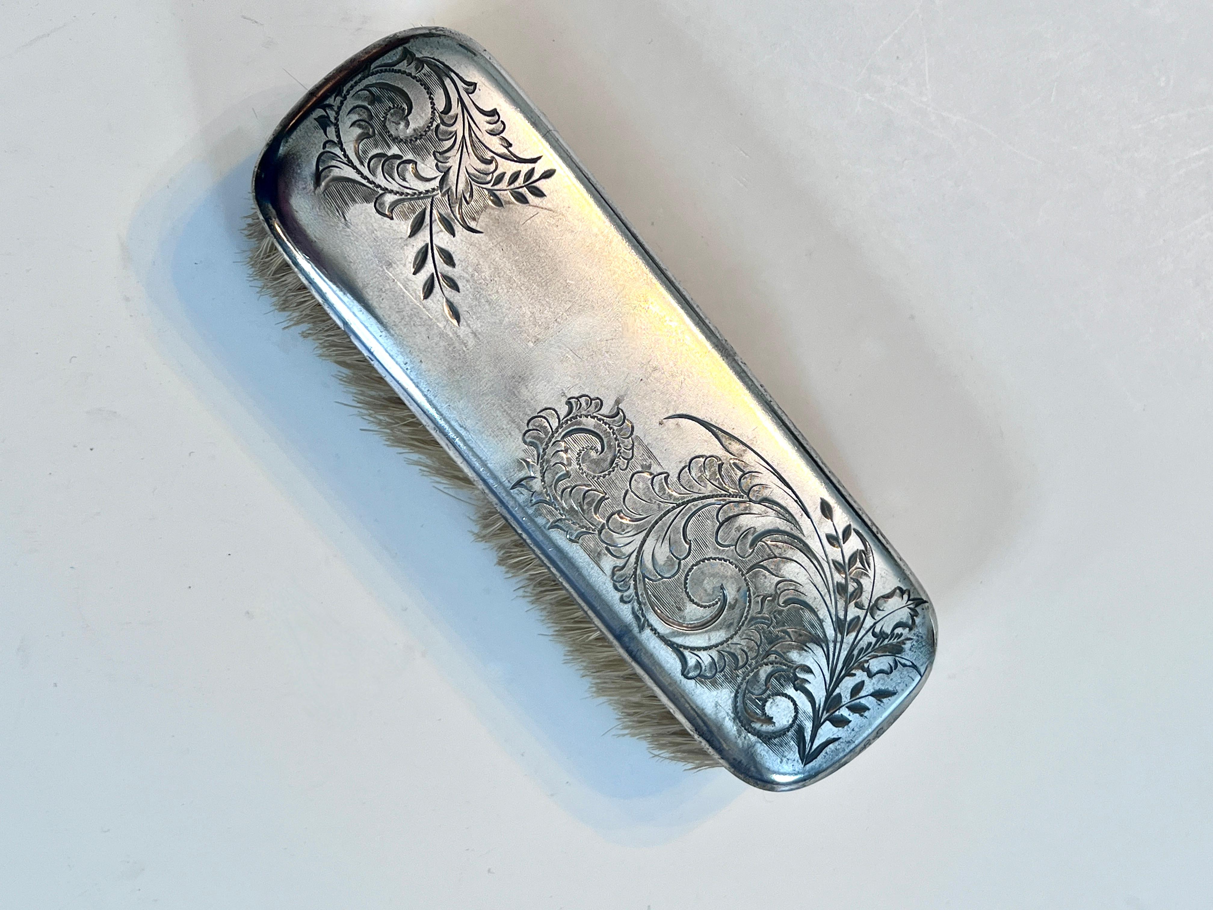 Silver Etched Horse Hair Clothes Brush In Good Condition For Sale In Los Angeles, CA