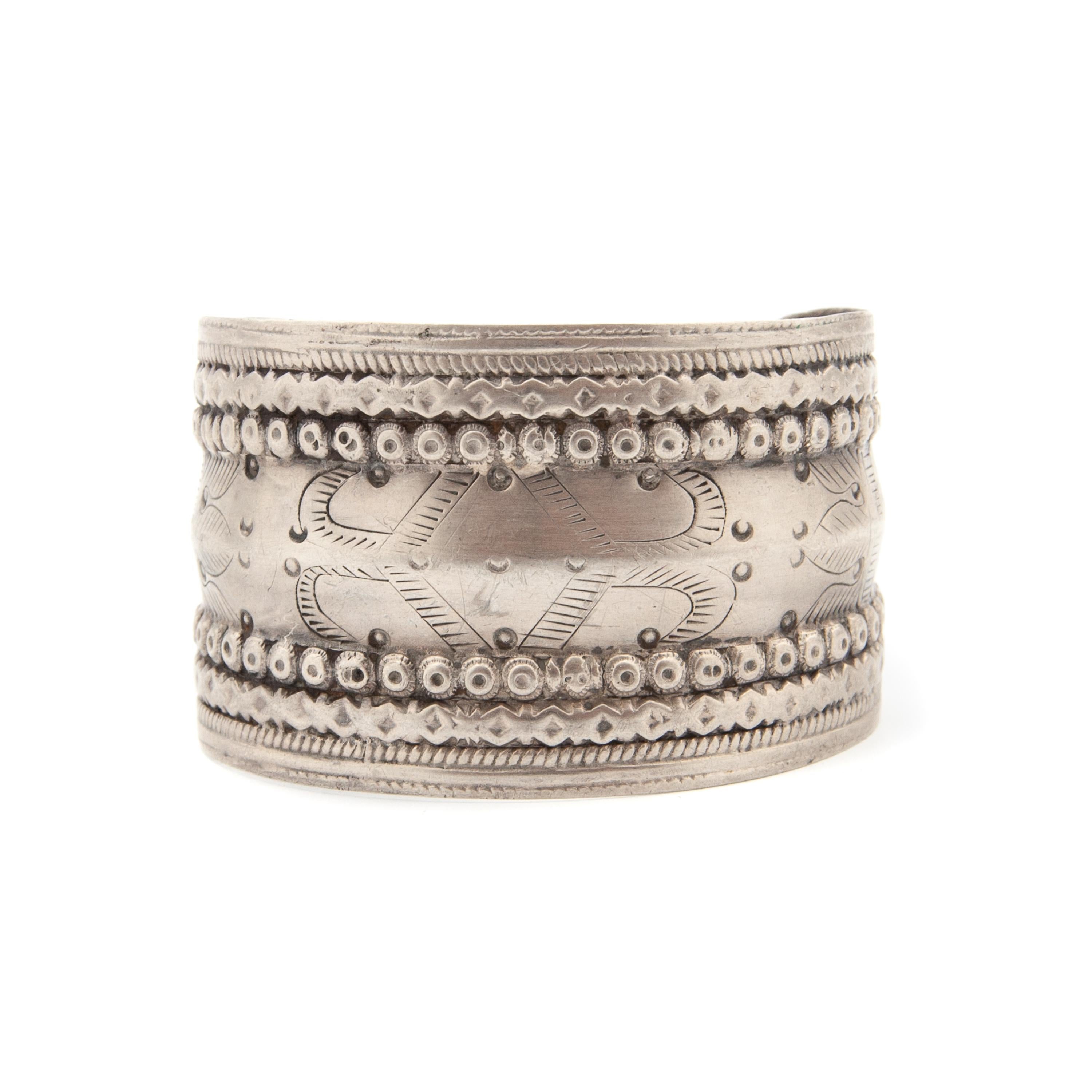 This solid high grade antique silver bracelet was created in the lands of Afghanistan, it was crafted by members of a tribe. This silver tribal bracelet is beautiful detailed and has etched engravings in the domed middle section. This cuff bracelet