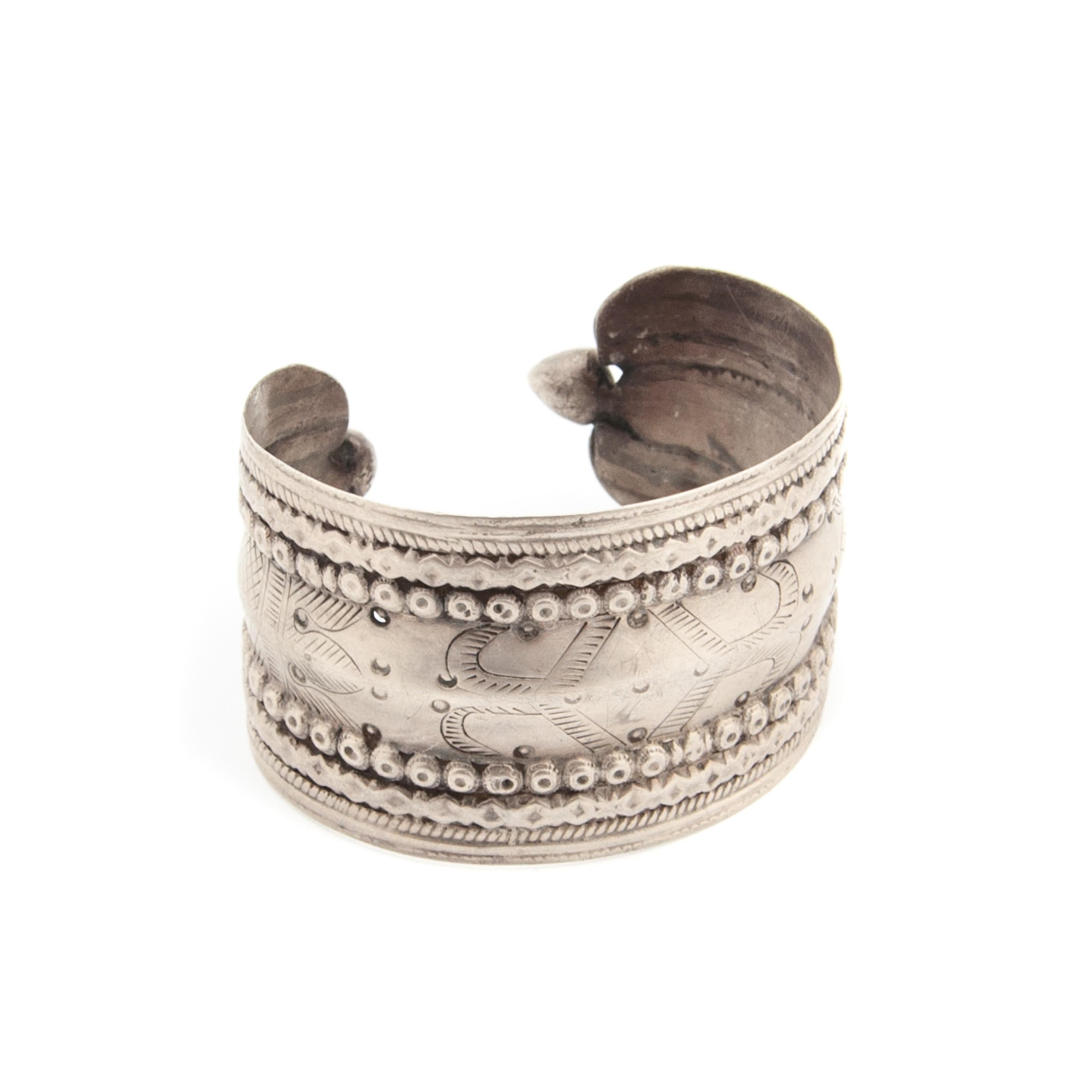 Silver Ethnic Afghan Tribal Engraved Bracelet In Good Condition In Rotterdam, NL