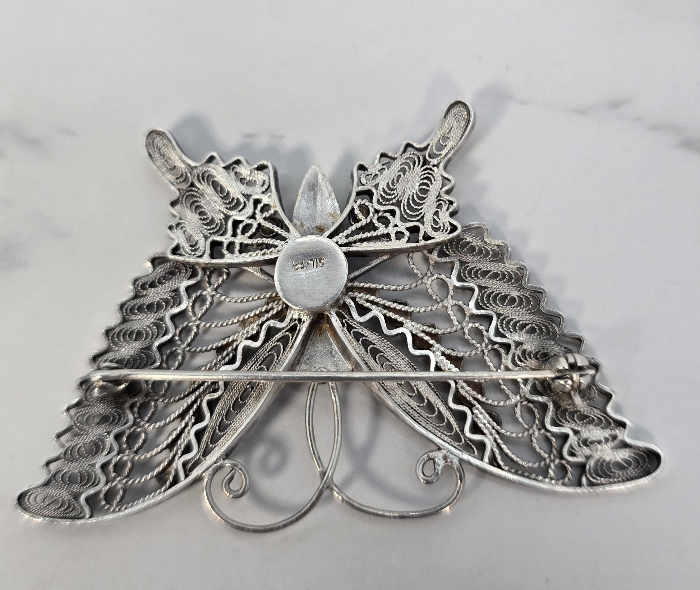 Smaltato Spilla a farfalla in filigrana d'argento e smalto, cinese, circa 1930 in vendita