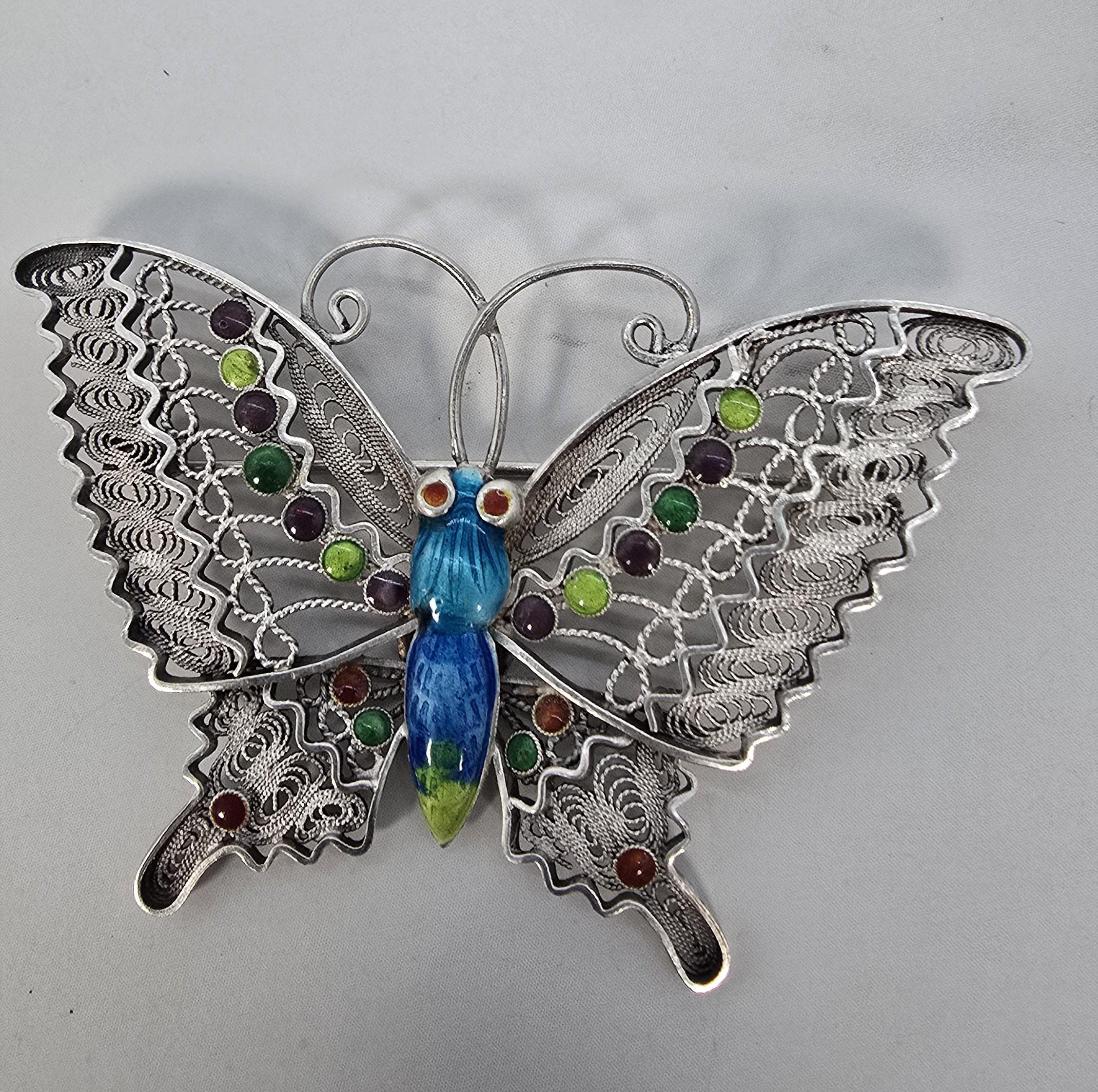 Spilla a farfalla in filigrana d'argento e smalto, cinese, circa 1930 In condizioni buone in vendita a Central England, GB