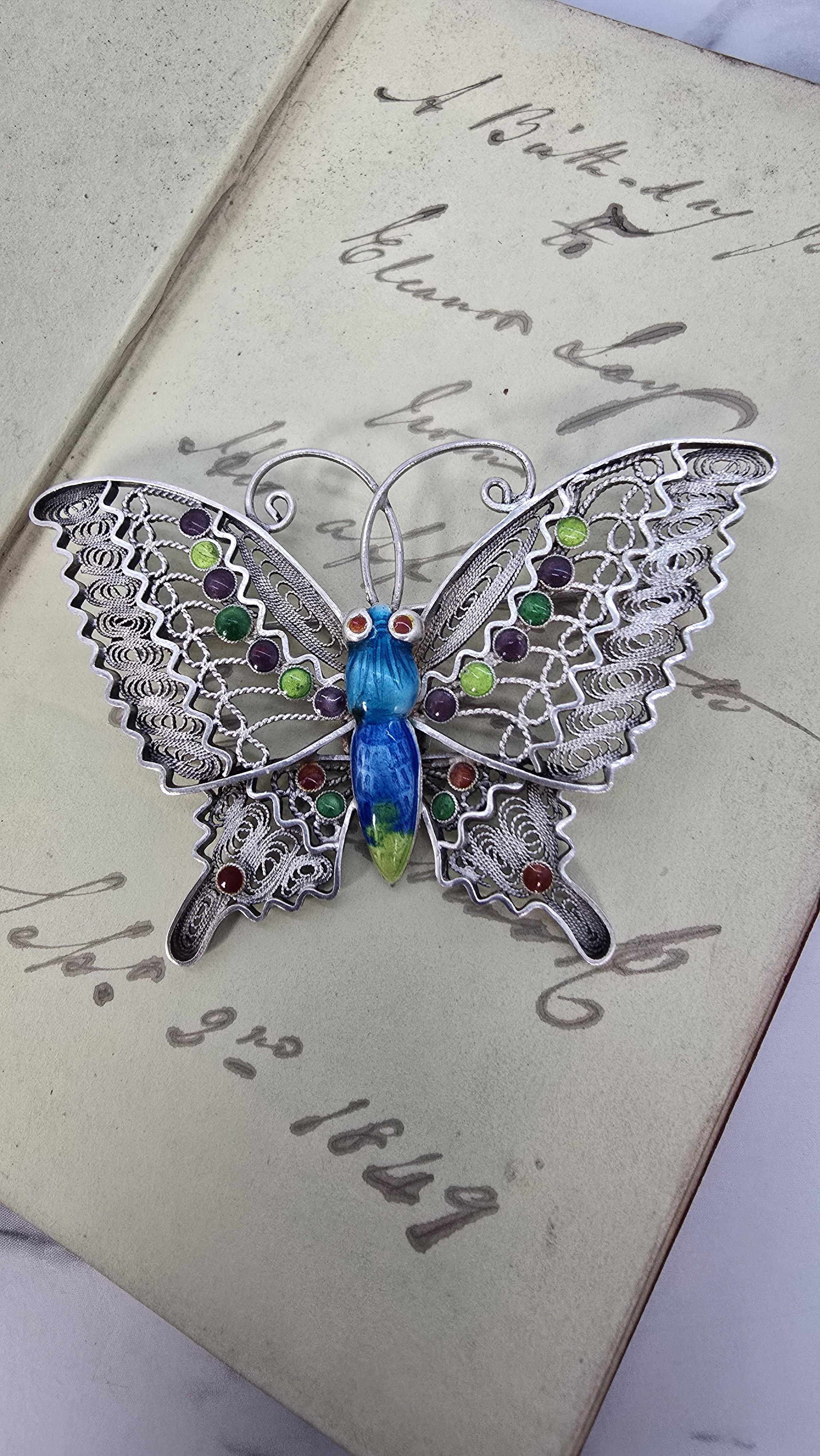 XX secolo Spilla a farfalla in filigrana d'argento e smalto, cinese, circa 1930 in vendita