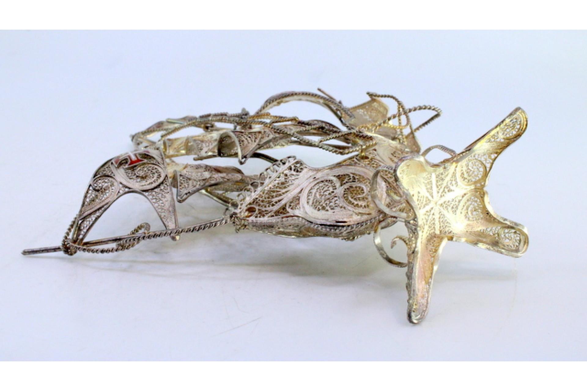 Silver filigree caravel with enameled crosses on four-leg base For Sale 3