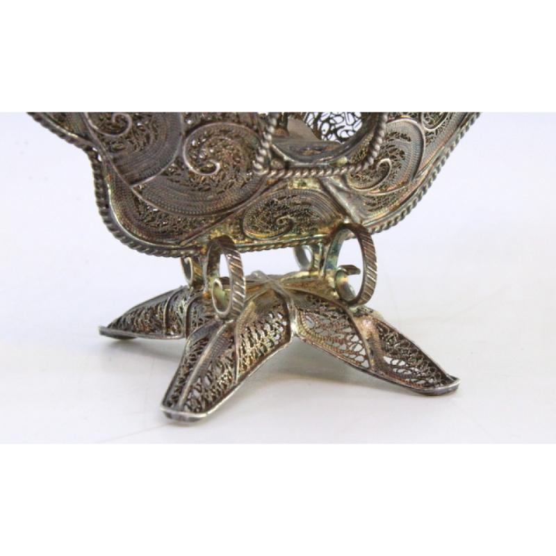 Description: Silver filigree caravel with three Portuguese flags and symbols. Metal: Silver. Origin: Portuguese. Mark: Absent. Weight: 78.64 grams. Dimensions: 15cmx13cm. Content: 833/1000. Assay Mark: Absent. Additional information: Good condition.