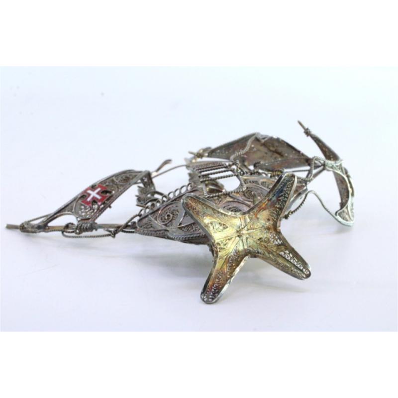 Silver filigree caravel with three flags and Portuguese symbols In Good Condition For Sale In Porto, PT