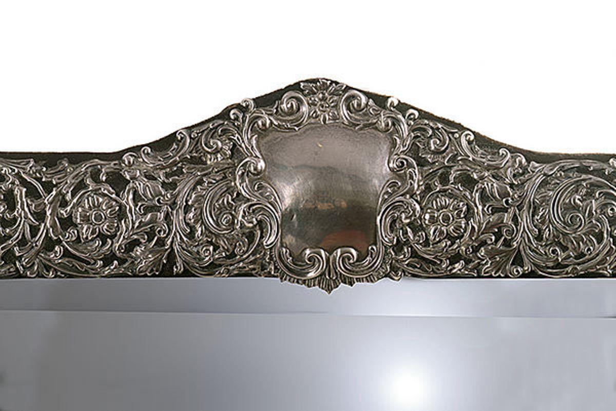 A silver filigree dressing table mirror stamped with the initials HM, Henry Mathews, and hallmarked Birmingham 1901.
This lovely mirror has a dark blue velvet backing.
When fully out, the depth of the back support is 22.22 cm