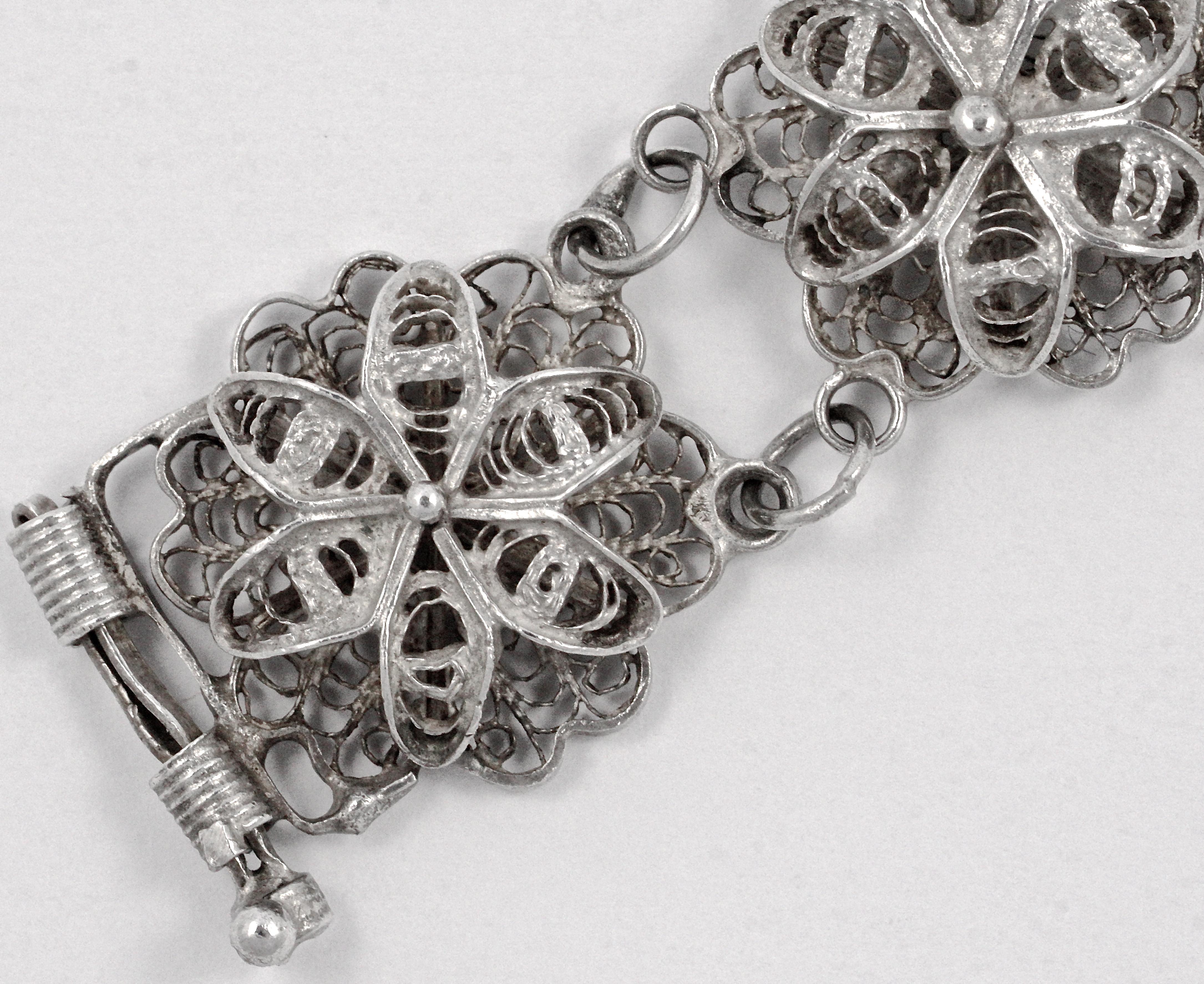 Women's Silver Filigree Flower Design Link Bracelet circa 1930s For Sale