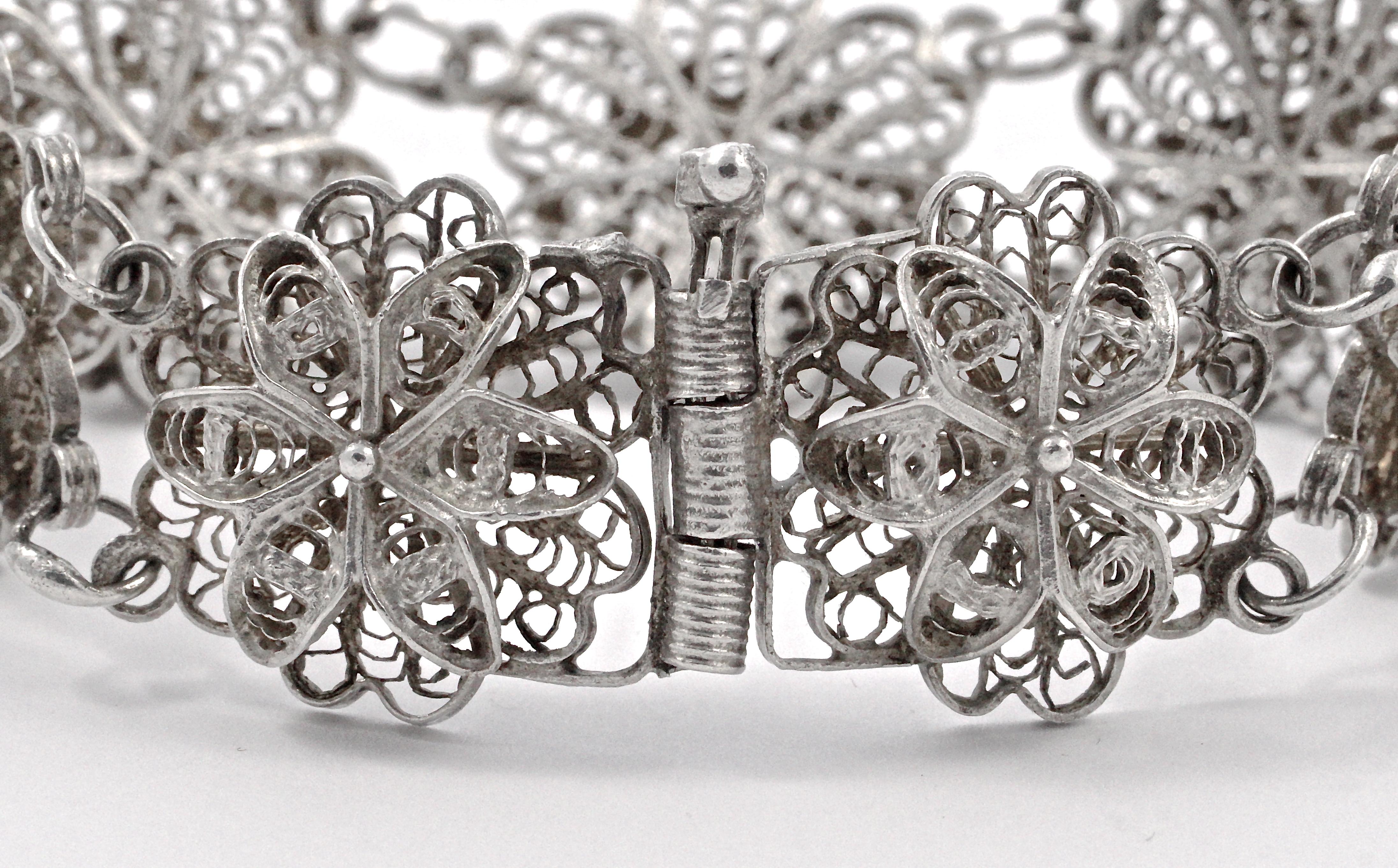 Silver Filigree Flower Design Link Bracelet circa 1930s For Sale 1