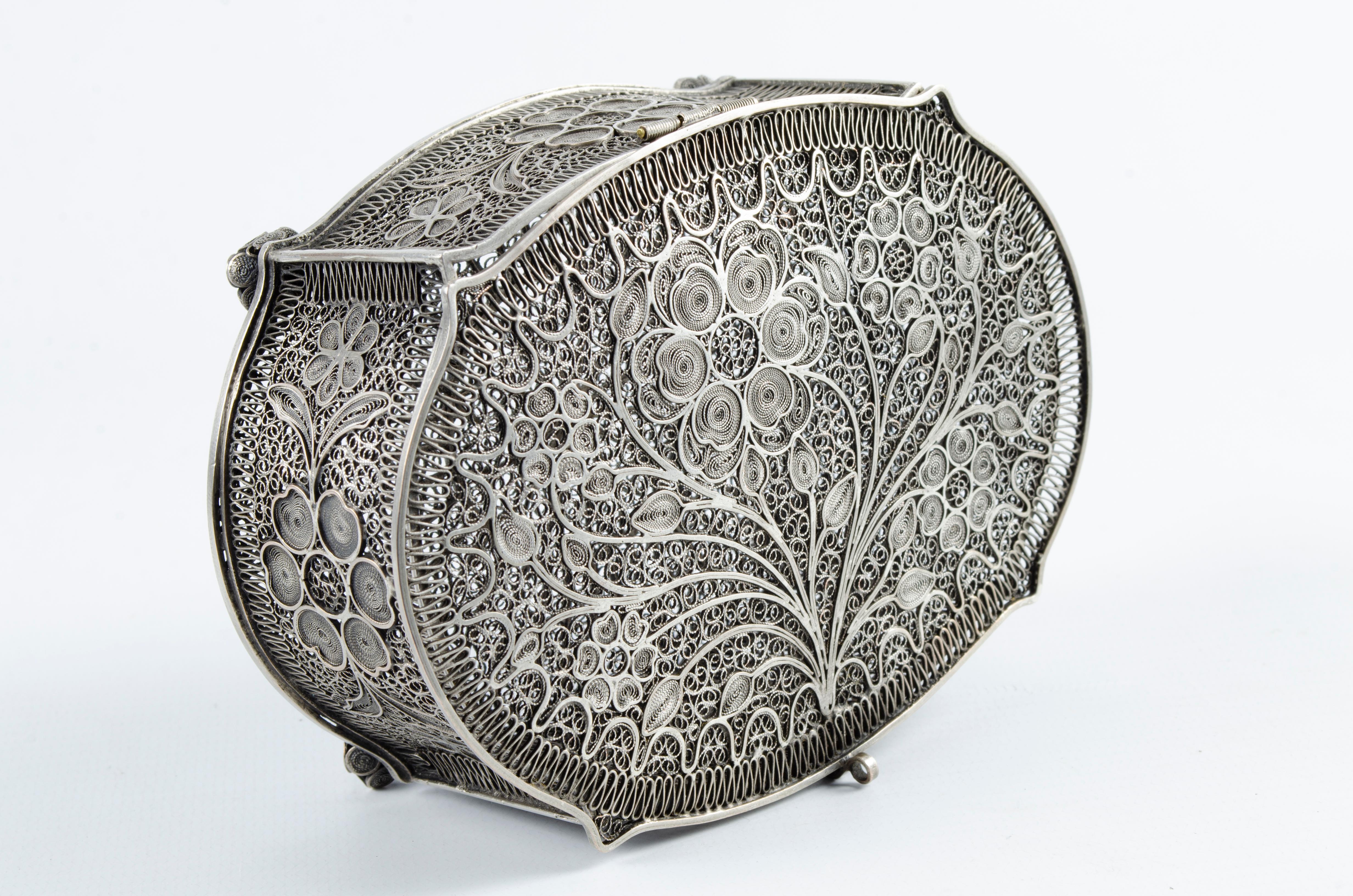 Silver Filigree Jewelry Box In Good Condition In Buenos Aires, Argentina