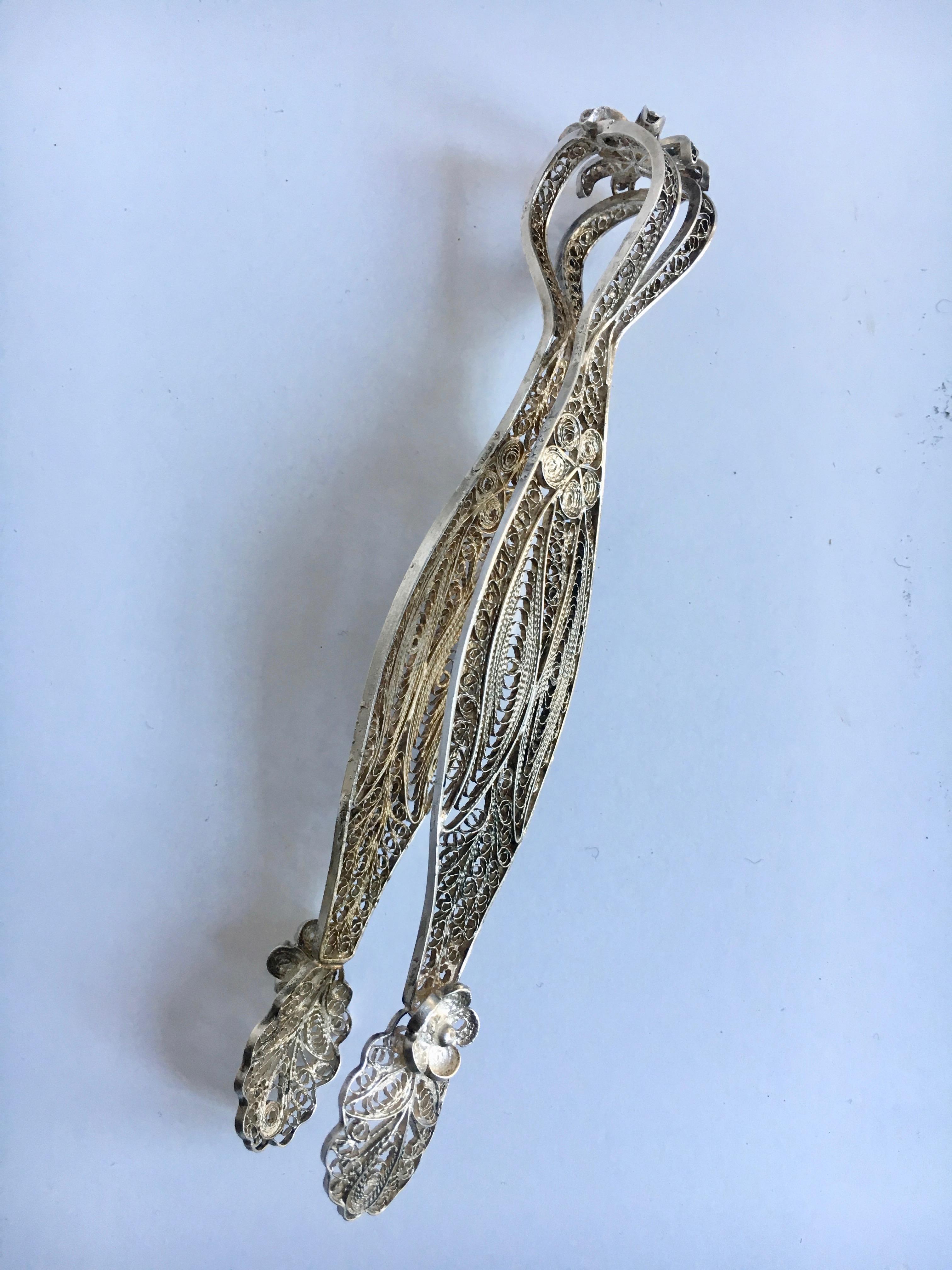 .800 silver filigree sugar cube tongs - delicate and special. Tea time will be special at your table!
1.35 Ounce.