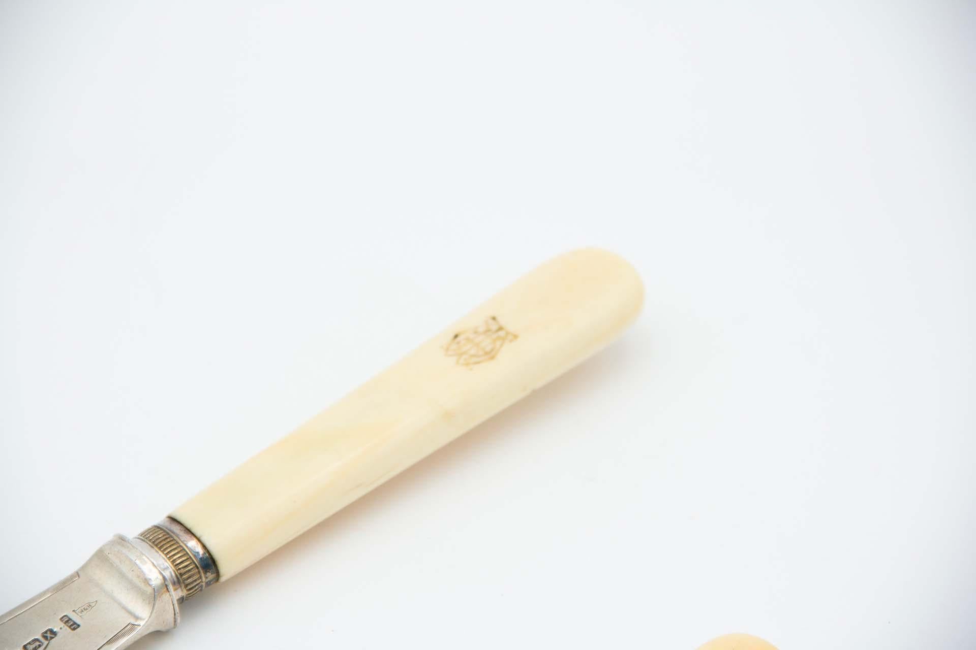 Europeo Silver fish knife and fork with bone handles in vendita