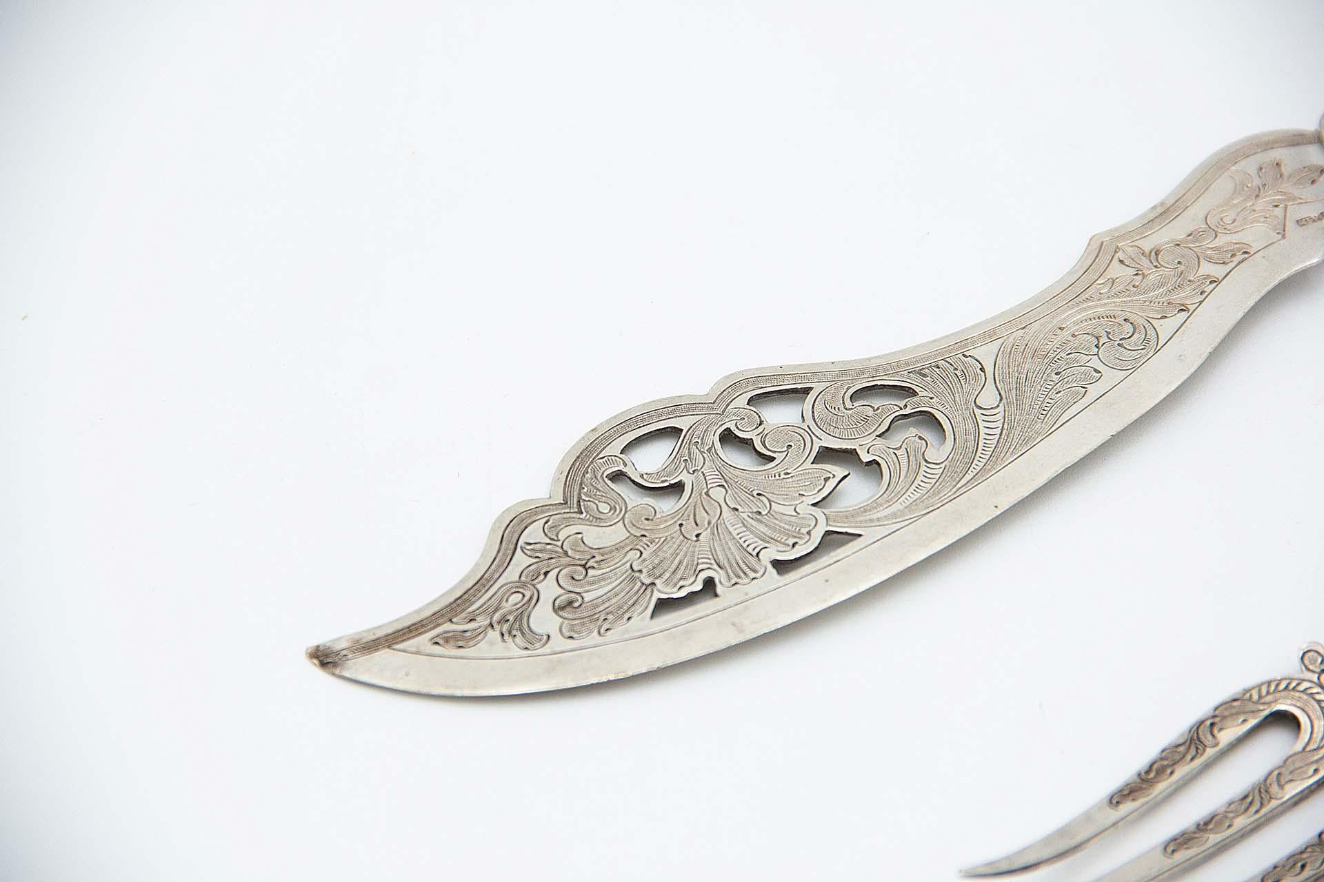 Europeo Silver fish knife and fork with cutouts in vendita