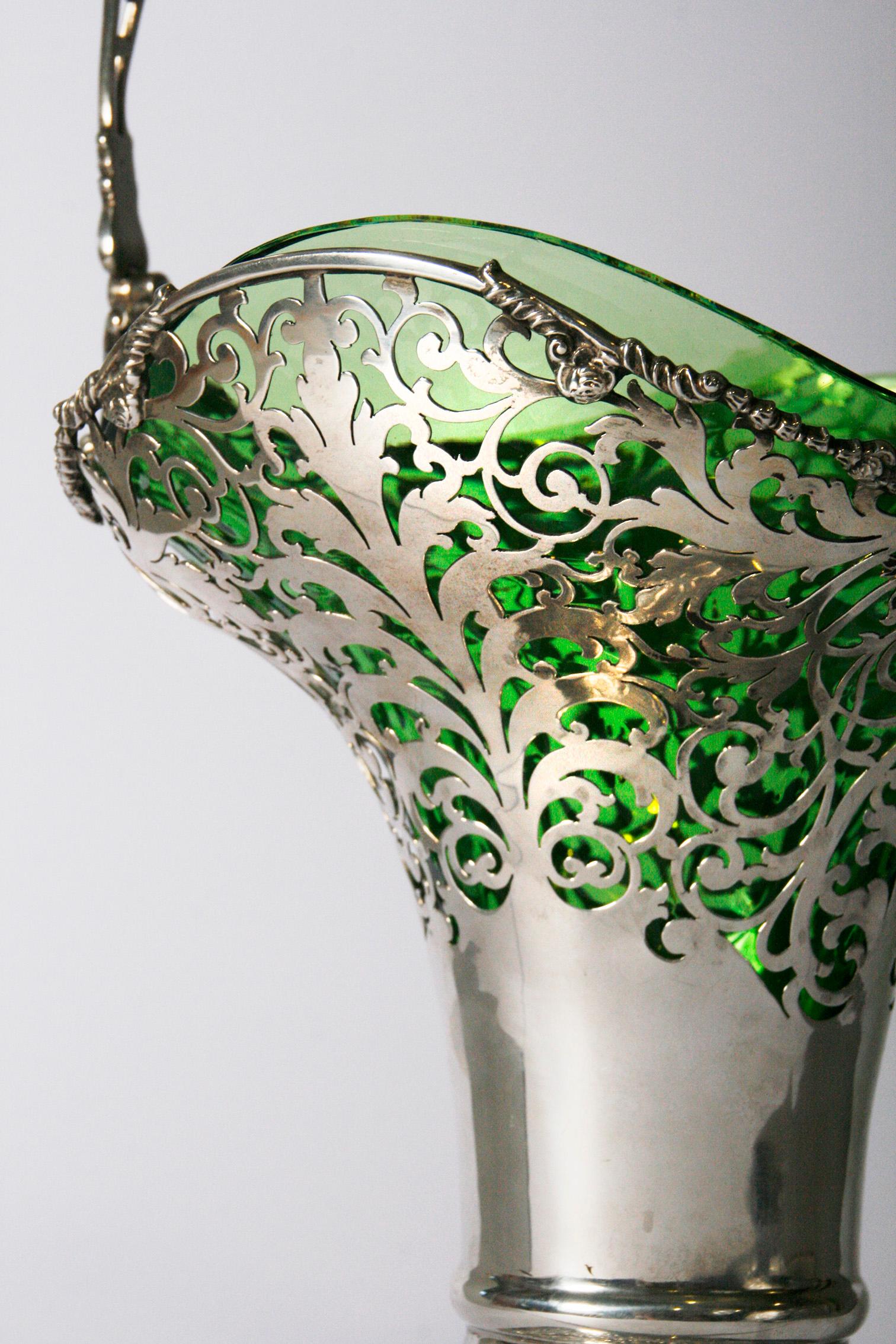 Silver Flower Basket by Mappin & Webb with Green Glass Liner In Good Condition For Sale In Casteren, Noord-Brabant