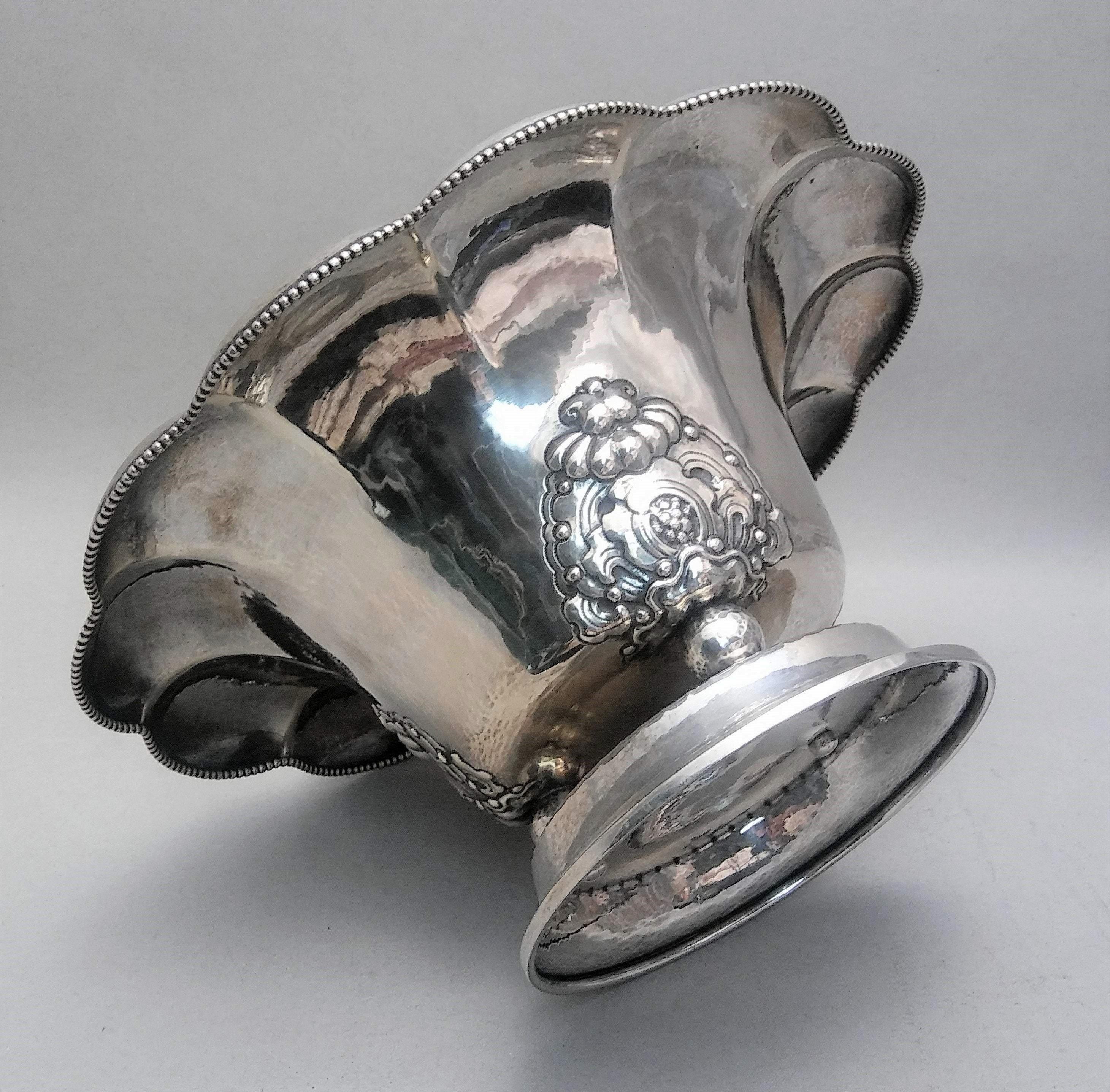 Silver Flower Centerpiece Bowl by David Andersen In Good Condition For Sale In New York, NY