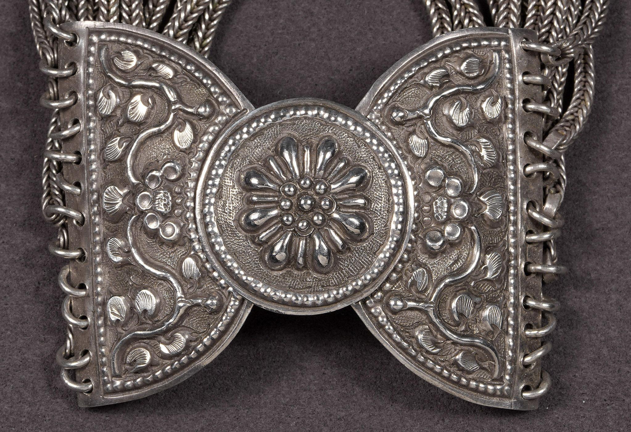 Bracelet en argent sterling à motif de fleurs de l'Inde    

Bracelet en argent 