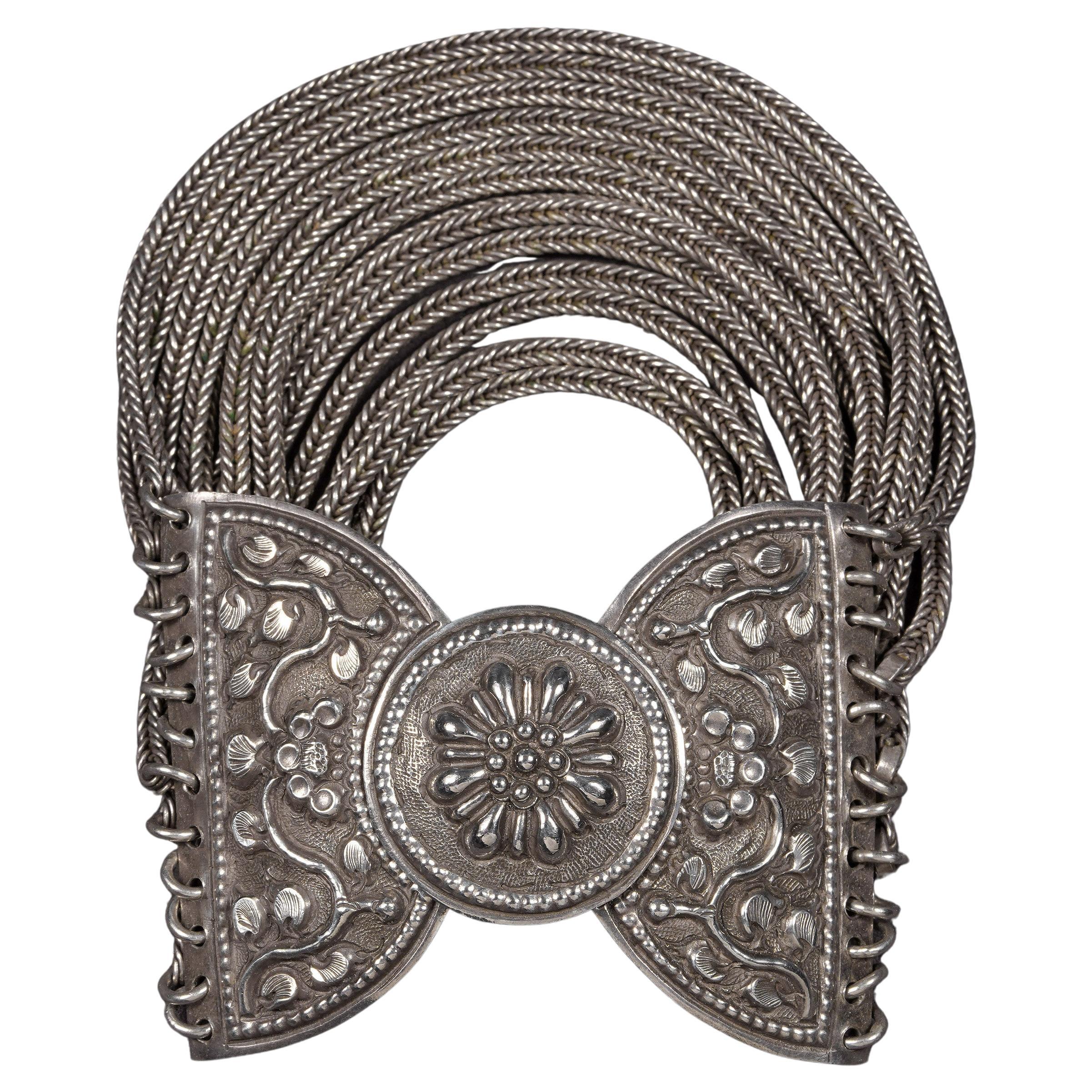 Bracelet indien à motifs de fleurs en argent en vente