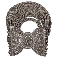 Bracciale d'argento con motivi floreali dall'India