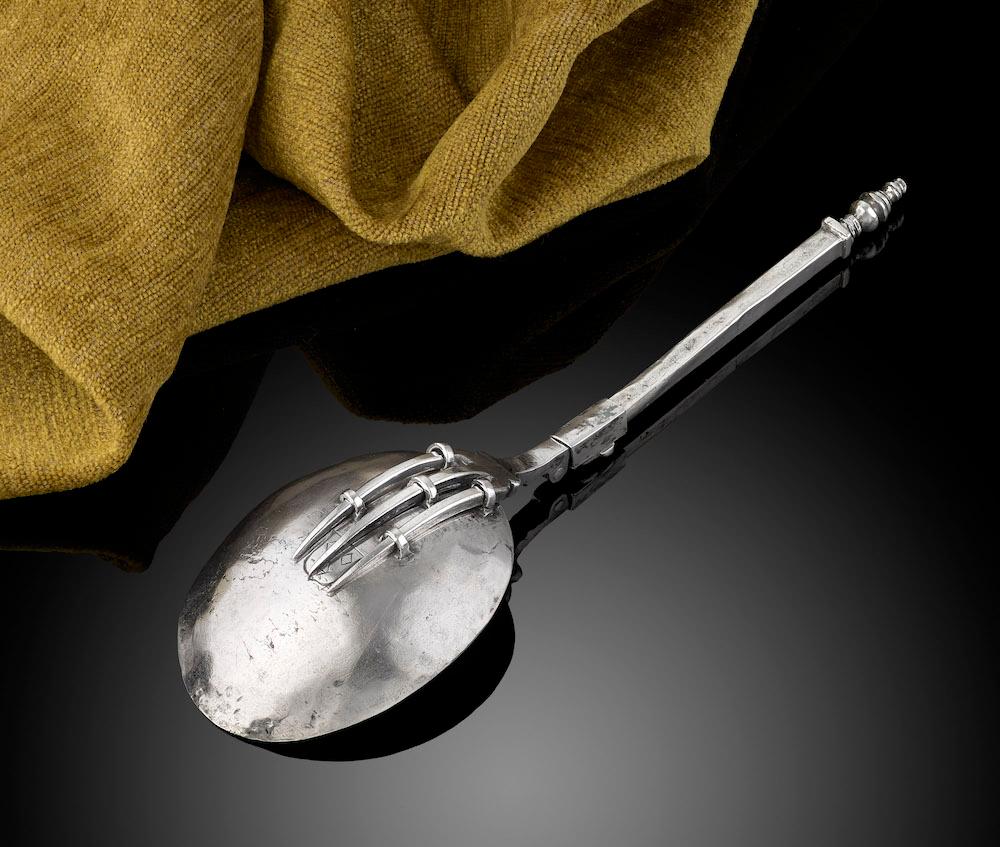 A very rare and unusual silver folding spoon/fork travelling set, circa 1580, Liege or Antwerp, the detachable bowl is neatly engraved inside and with a family crest to the underside.

Length 17 cm, 2 ozs in weight approximate.
 