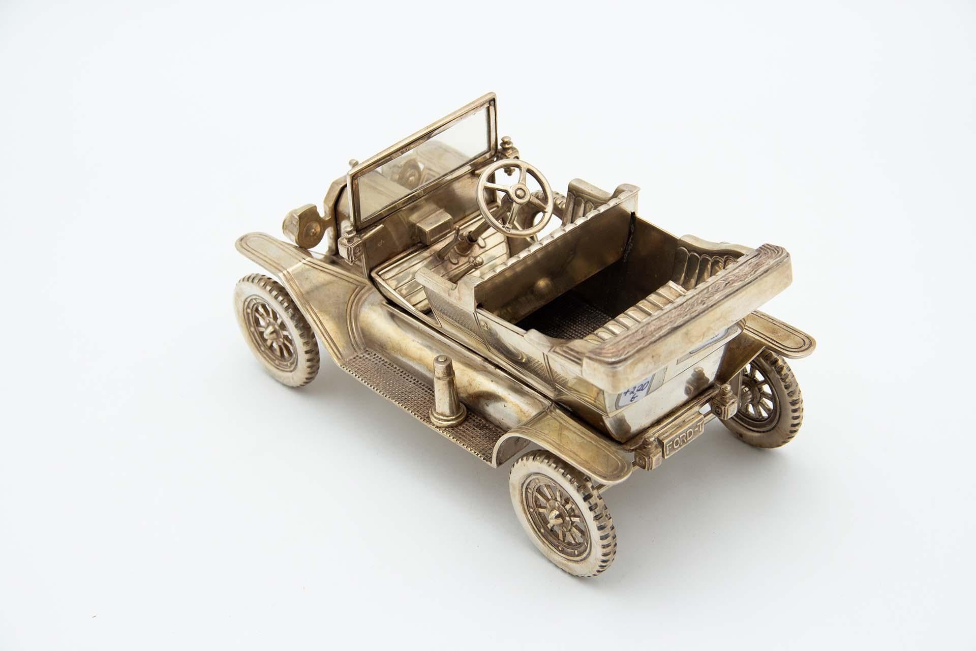 Silver Ford convertible from the 1920s Bon état - En vente à Porto, PT