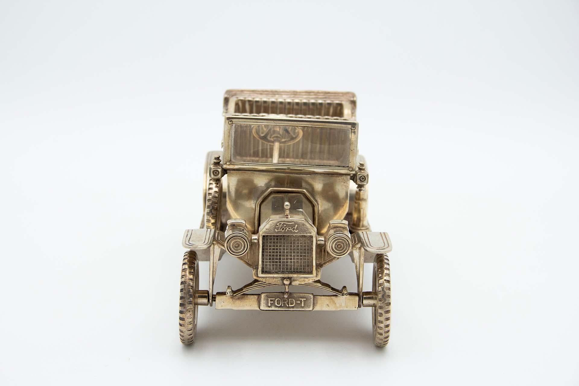 Argent Silver Ford convertible from the 1920s en vente