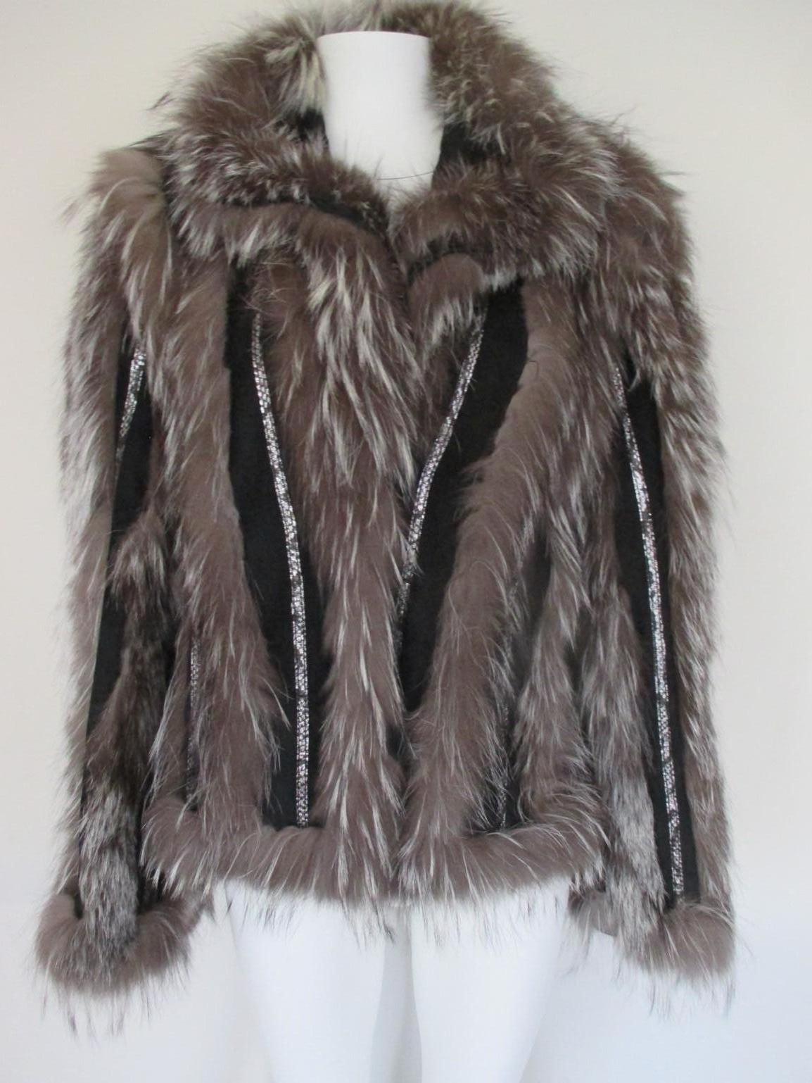 This vintage jacket has 2 pockets, 3 leather buttons closure.

Wev offer more exclusive fur items, view our frontstore

The material of the jacket is black leather suede, snake details, silver fox fur and is light to wear.
It has a nice embroidered