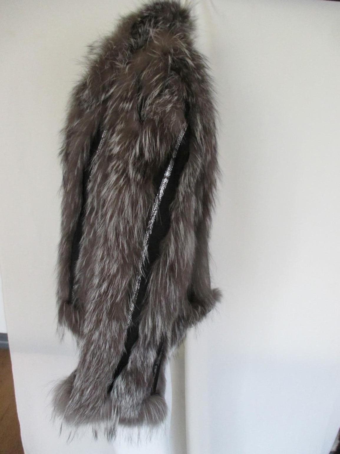 Silver Fox Fur Jacket  In Good Condition For Sale In Amsterdam, NL