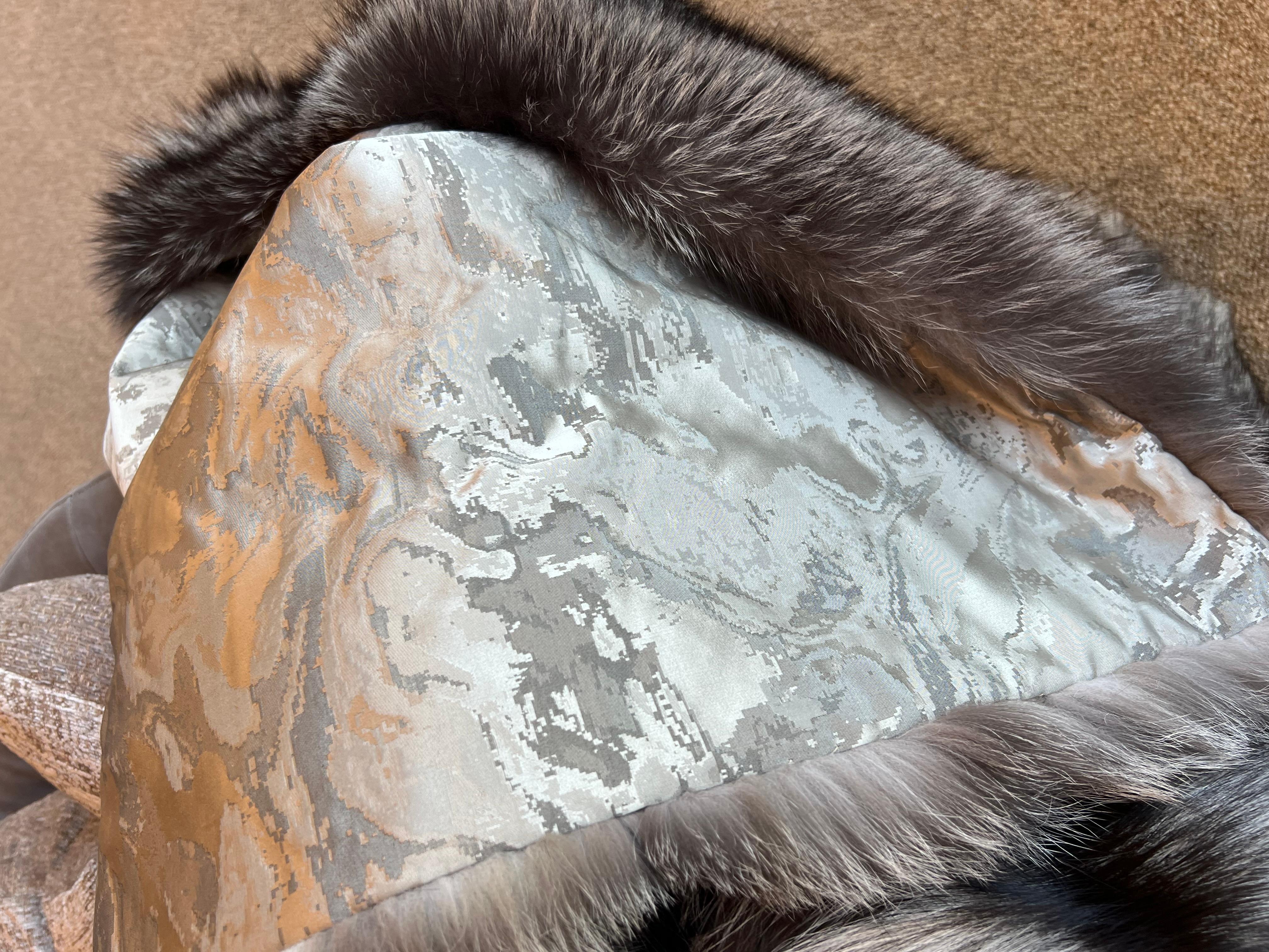 Silver Fox Fur Throw Blanket with Silk Backing In New Condition For Sale In Vancouver, CA