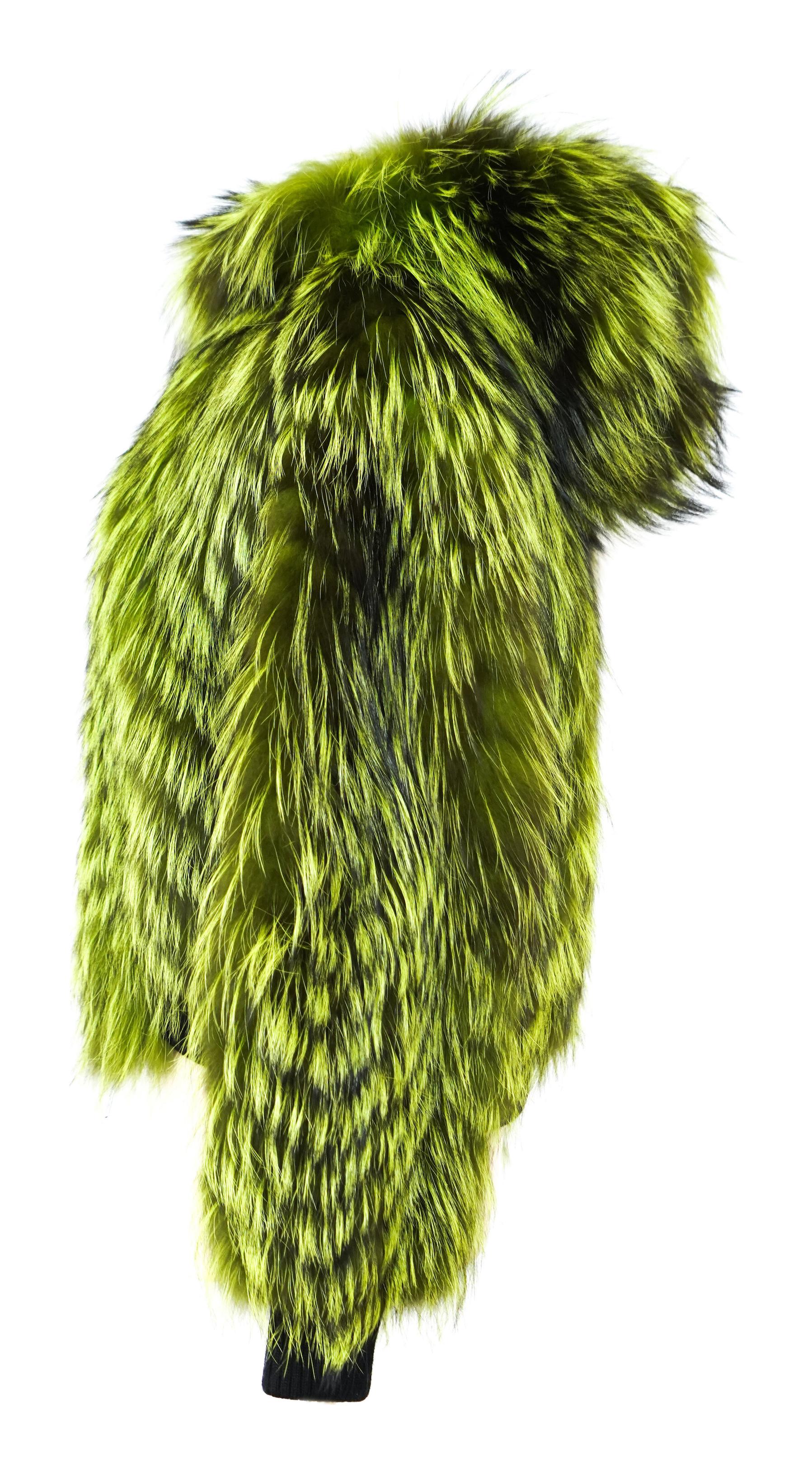 Silver fox jacket. 100% silk lining.
Color: lime green.