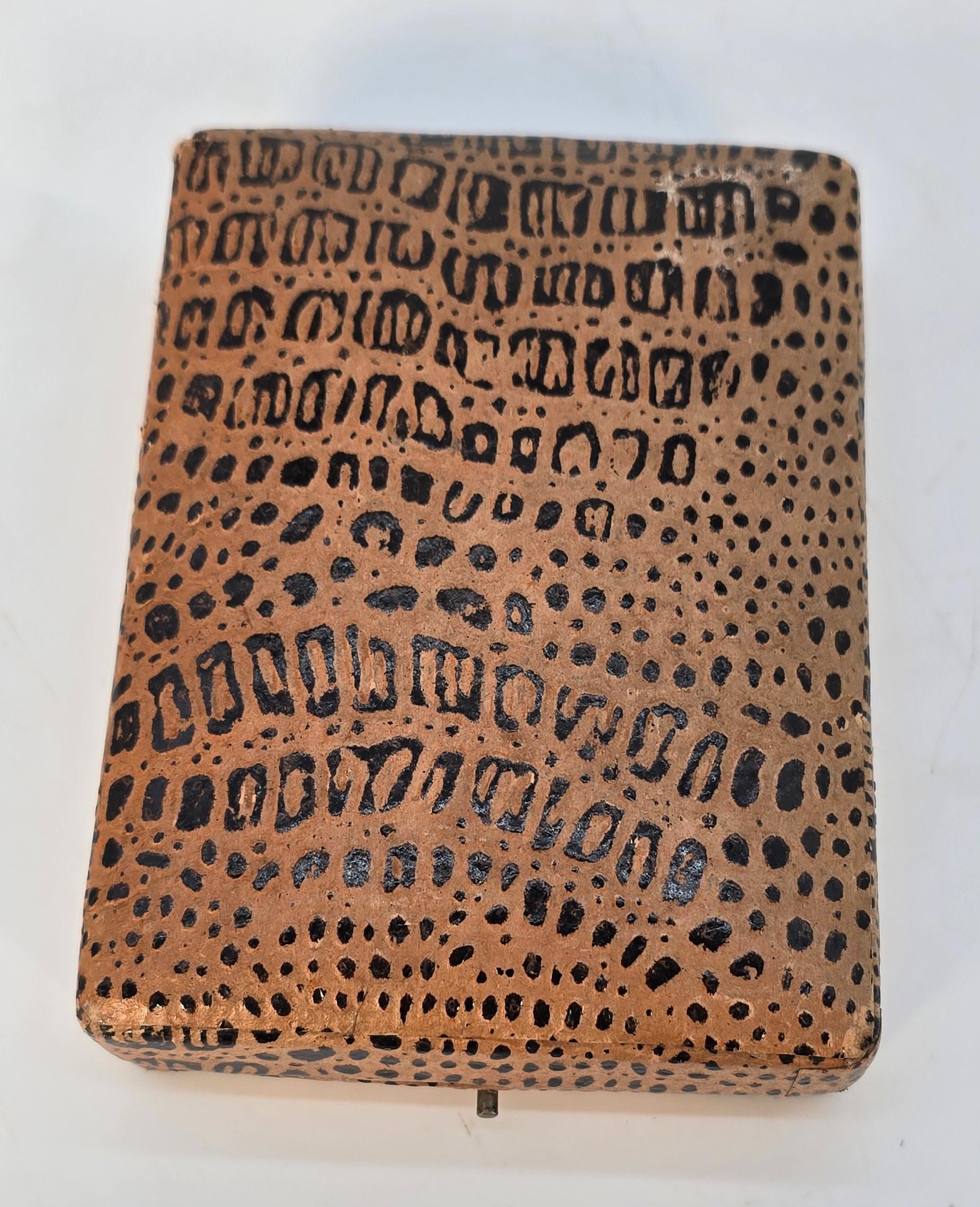 Spilla francese a forma di penna in argento con cabochon di corallo rosso e turchese in vendita 3