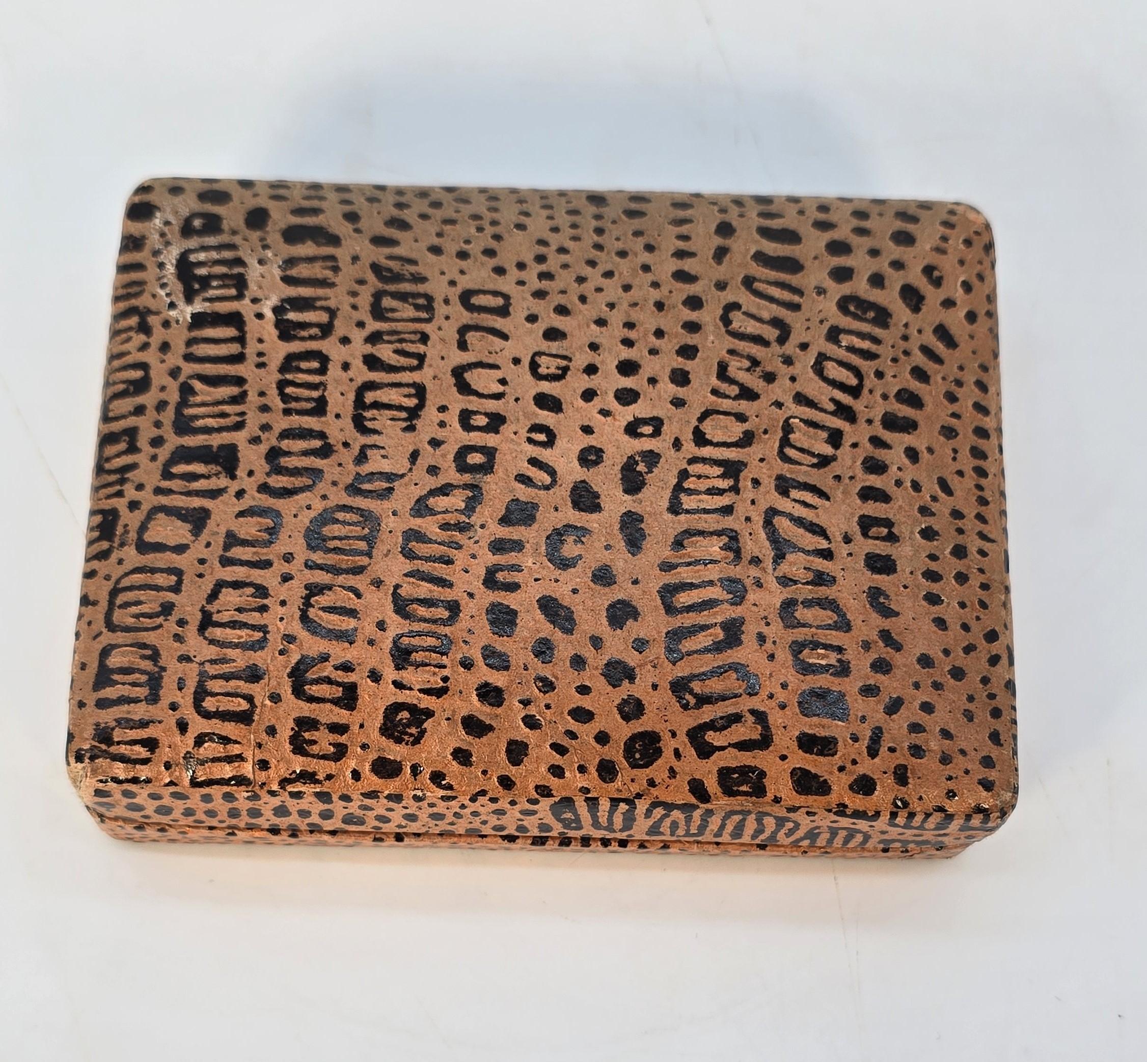 Spilla francese a forma di penna in argento con cabochon di corallo rosso e turchese in vendita 4