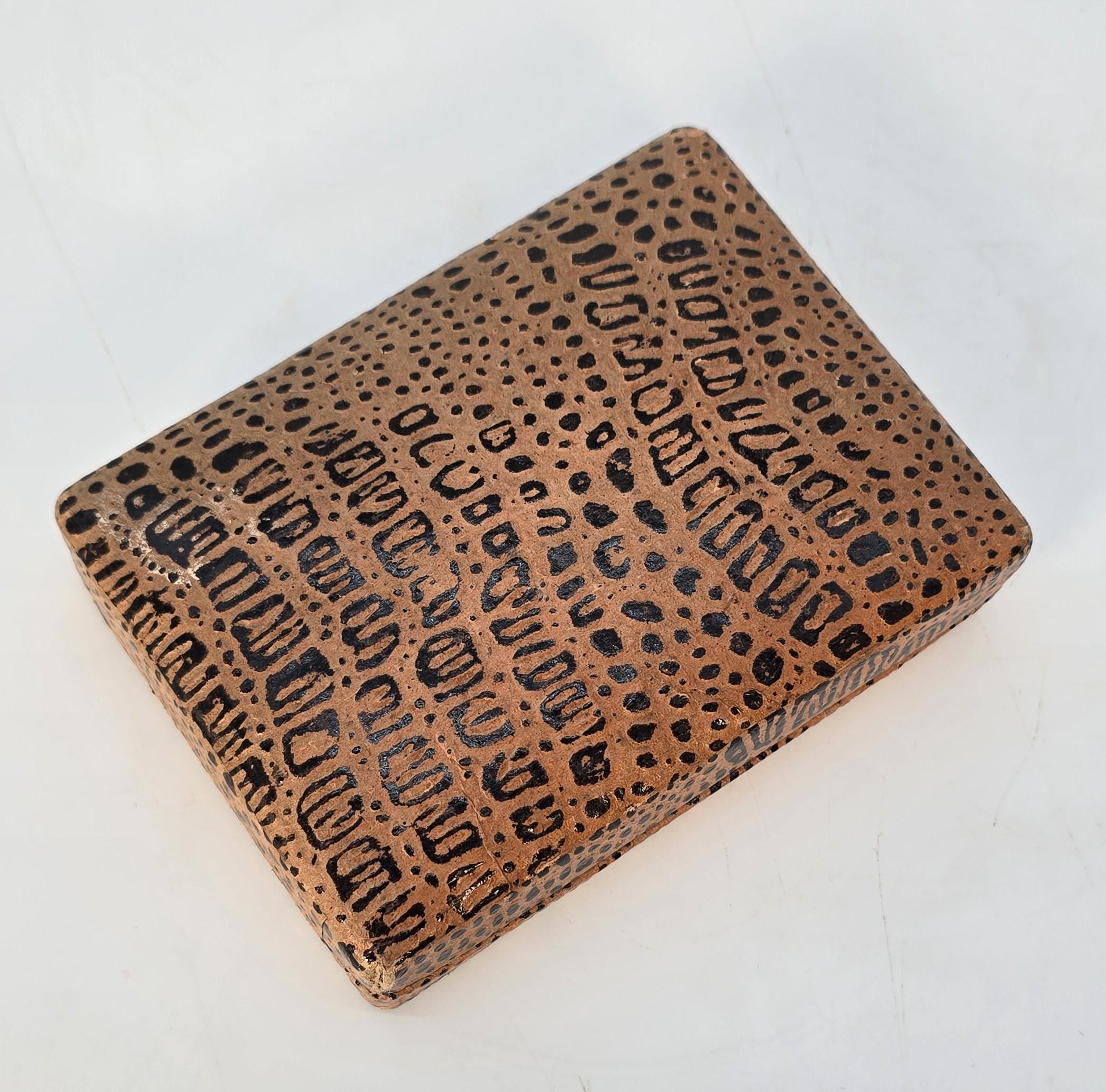 Spilla francese a forma di penna in argento con cabochon di corallo rosso e turchese in vendita 5