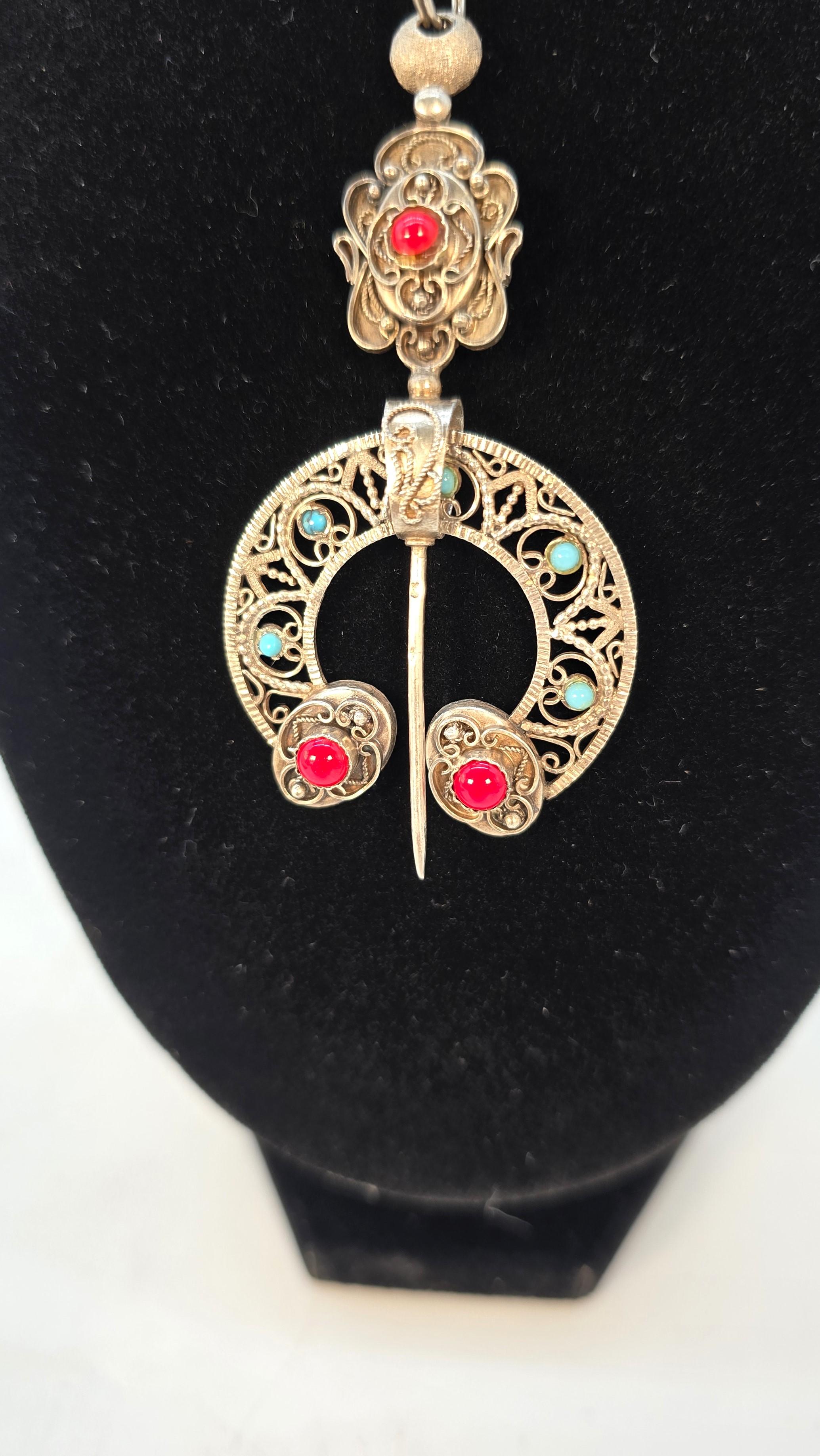 Spilla francese a forma di penna in argento con cabochon di corallo rosso e turchese in vendita 7