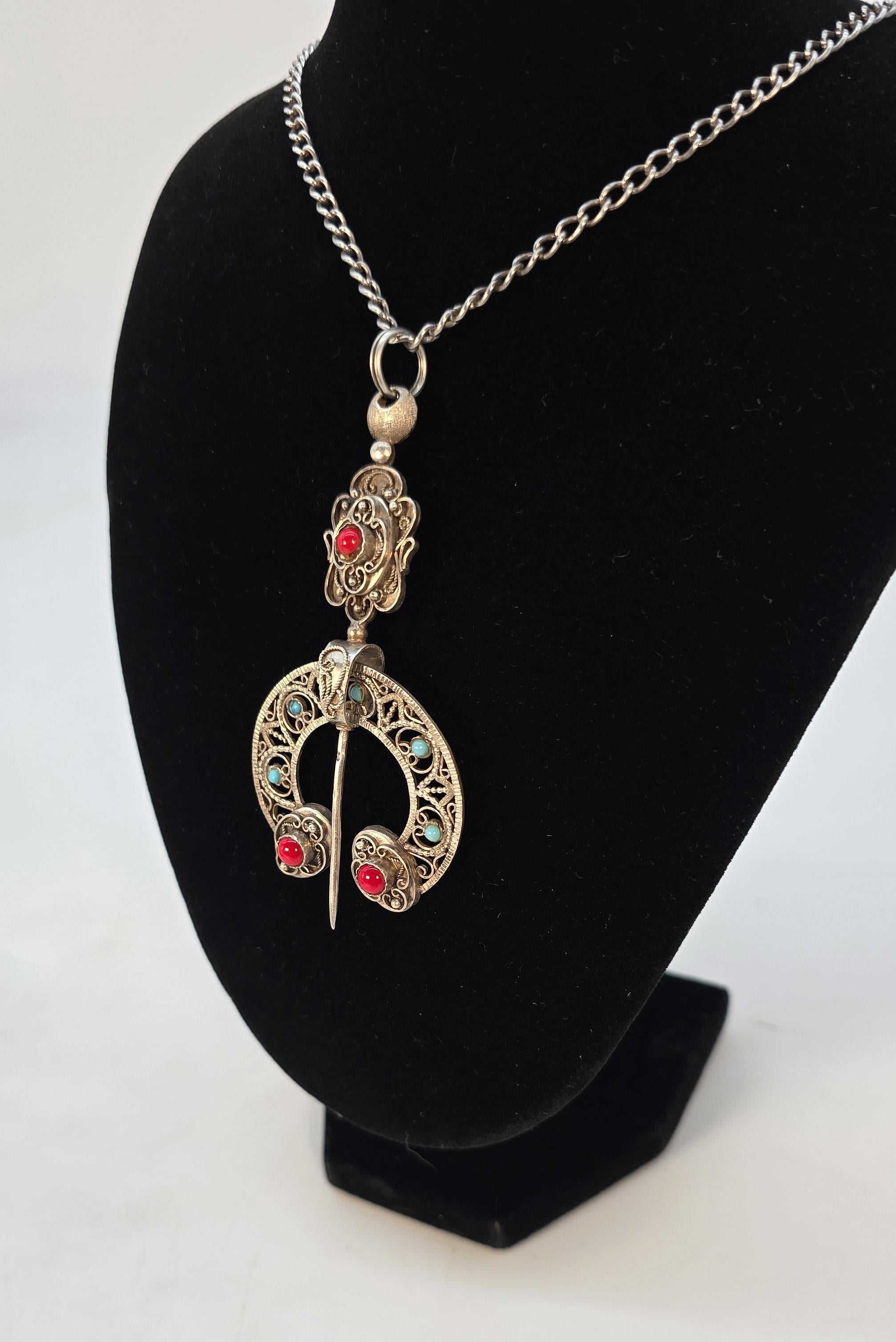 Napoleone III Spilla francese a forma di penna in argento con cabochon di corallo rosso e turchese in vendita