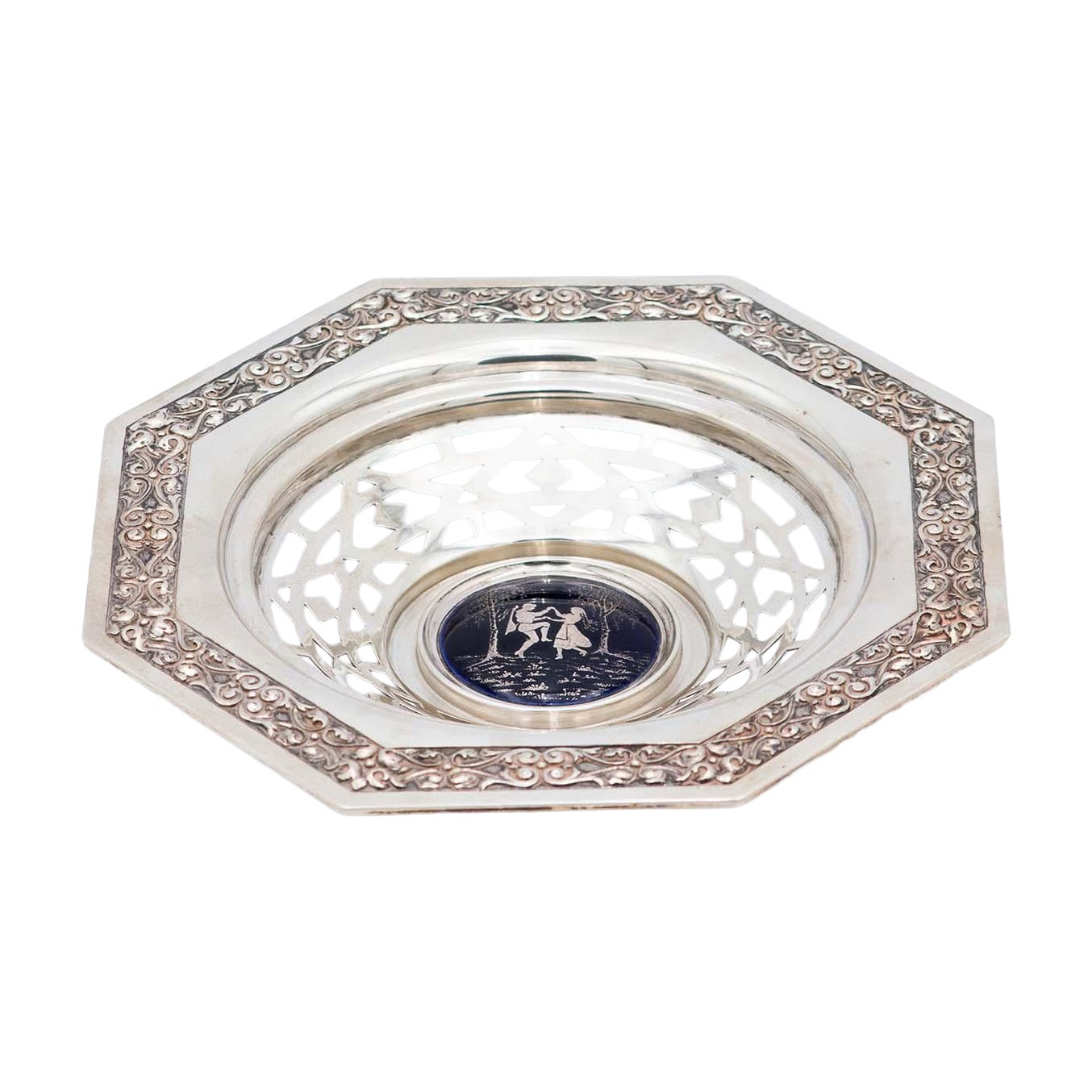 Coupe à fruits en argent avec découpes octogonales