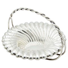 Coupe à fruits en argent avec segments en spirale